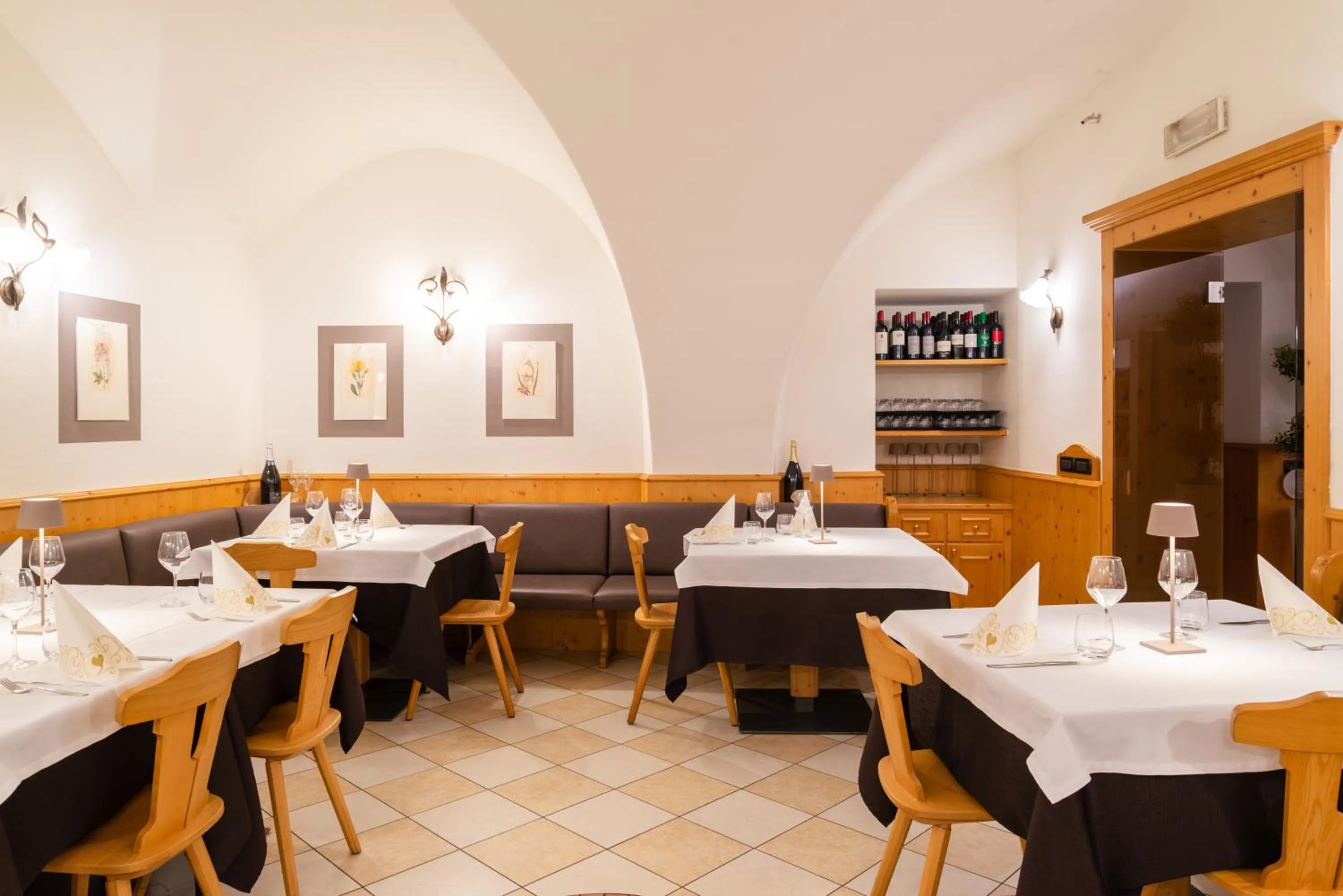 Restaurant/places to eat in Hotel Ristorante Alla Nave