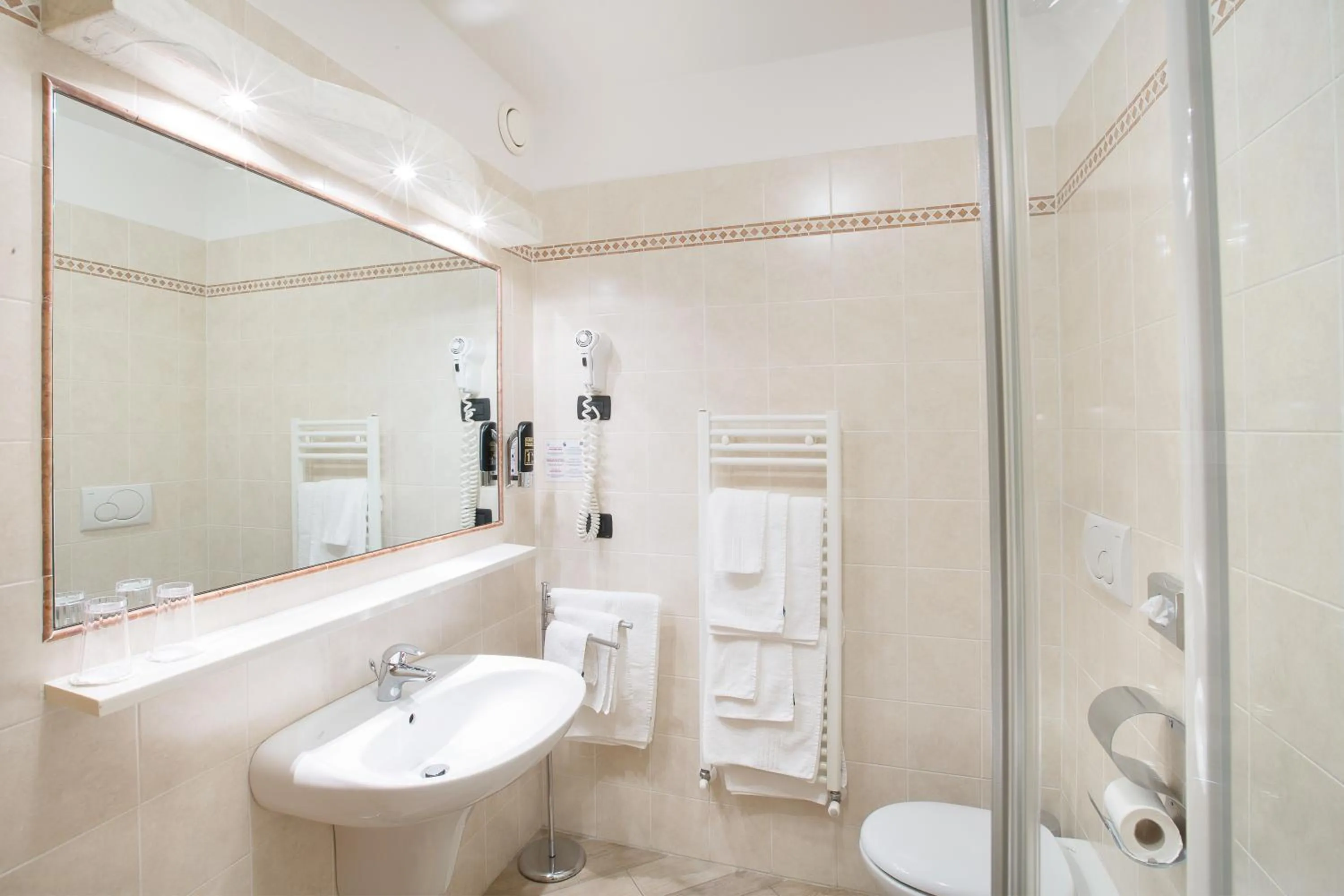Bathroom in Hotel Ristorante Alla Nave
