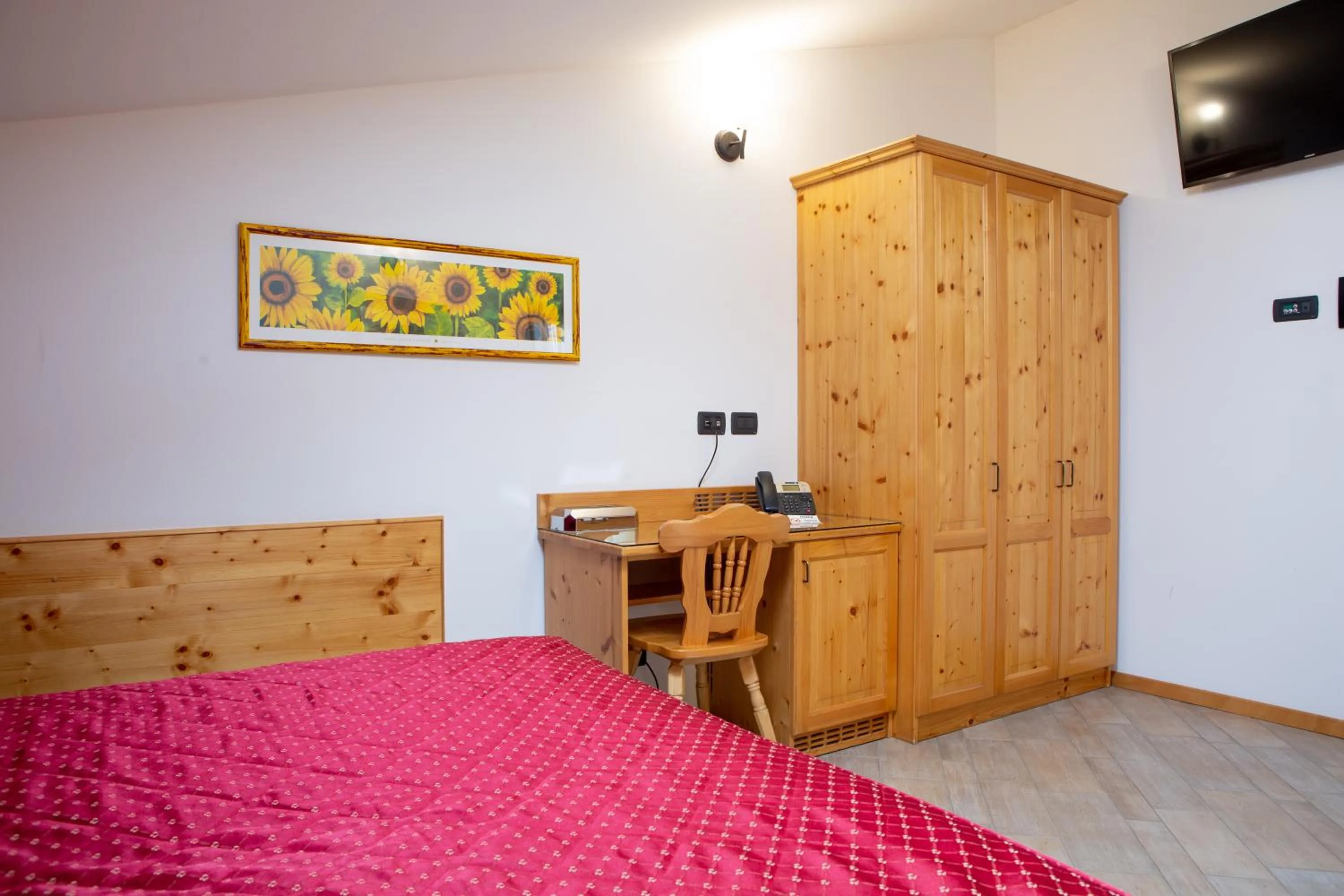 Bedroom in Hotel Ristorante Alla Nave