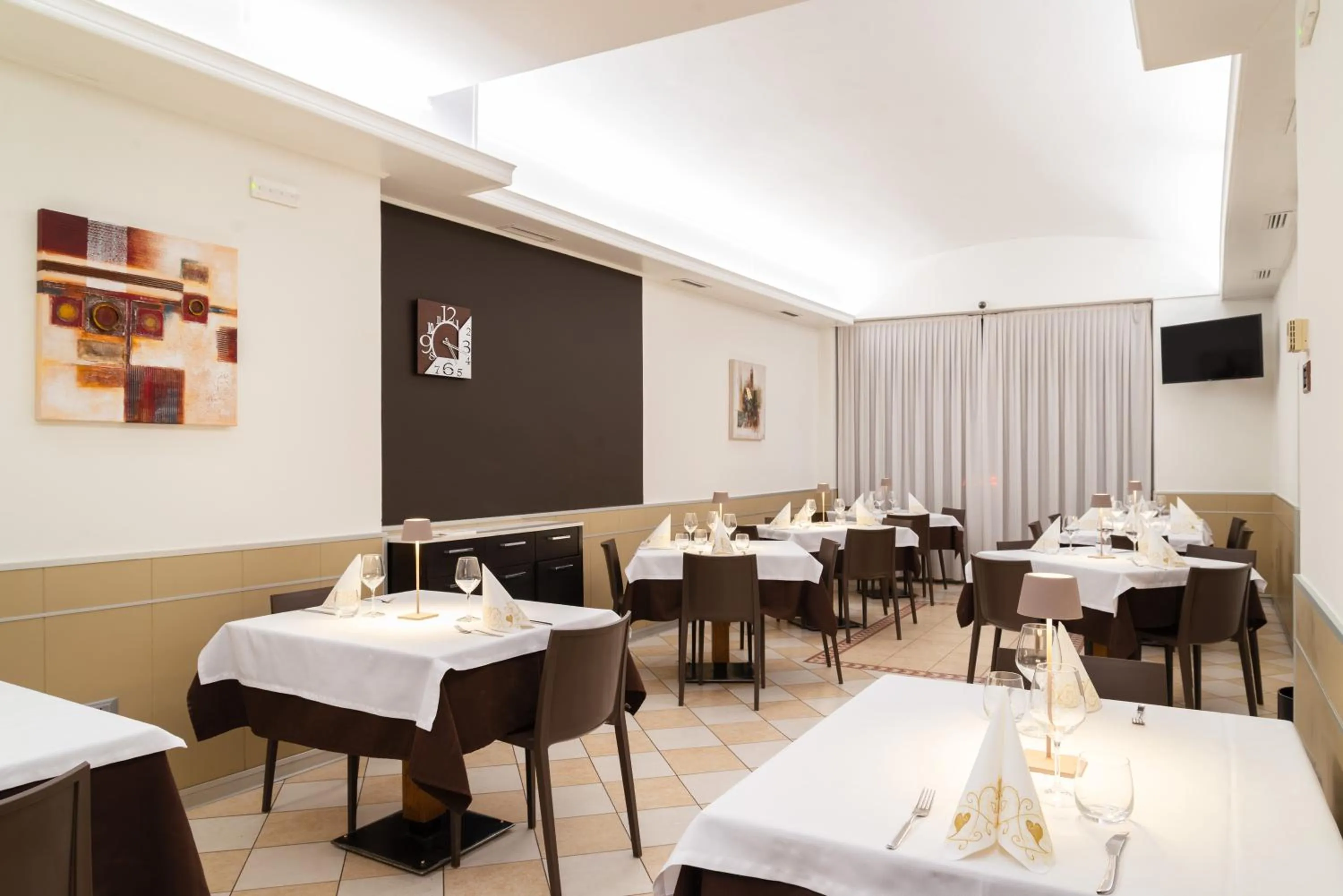 Restaurant/places to eat in Hotel Ristorante Alla Nave