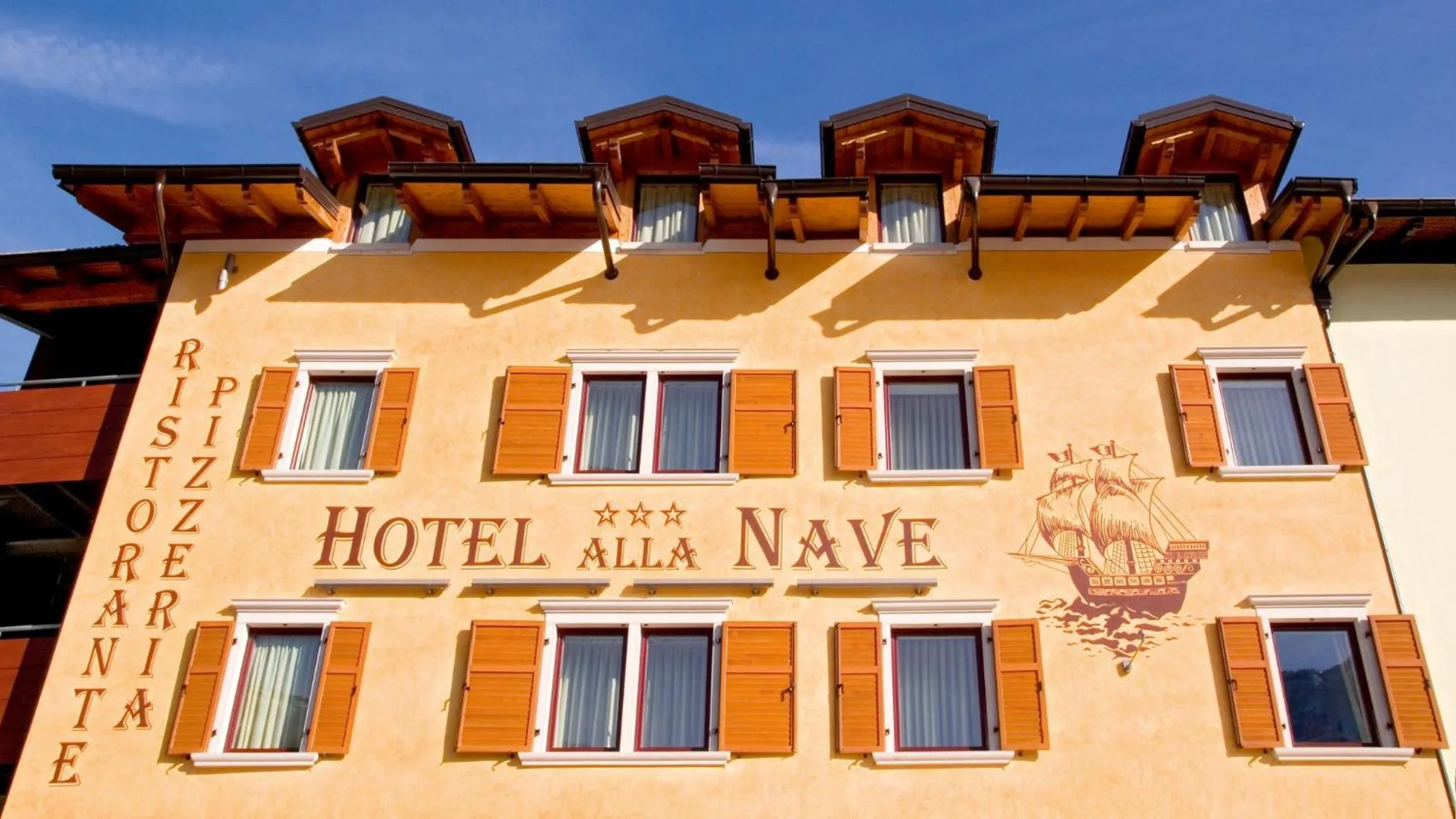 Property building in Hotel Ristorante Alla Nave