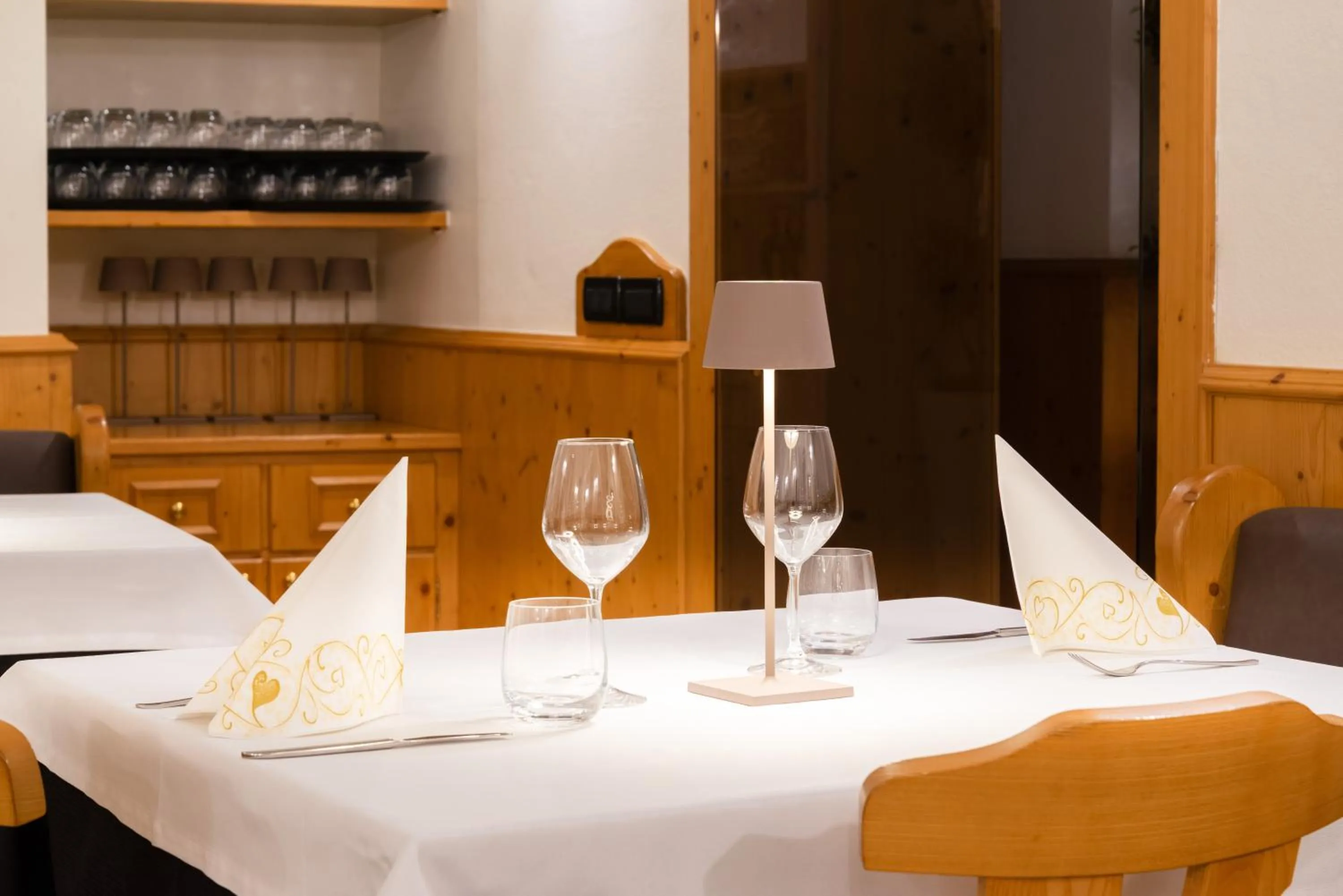 Restaurant/places to eat in Hotel Ristorante Alla Nave