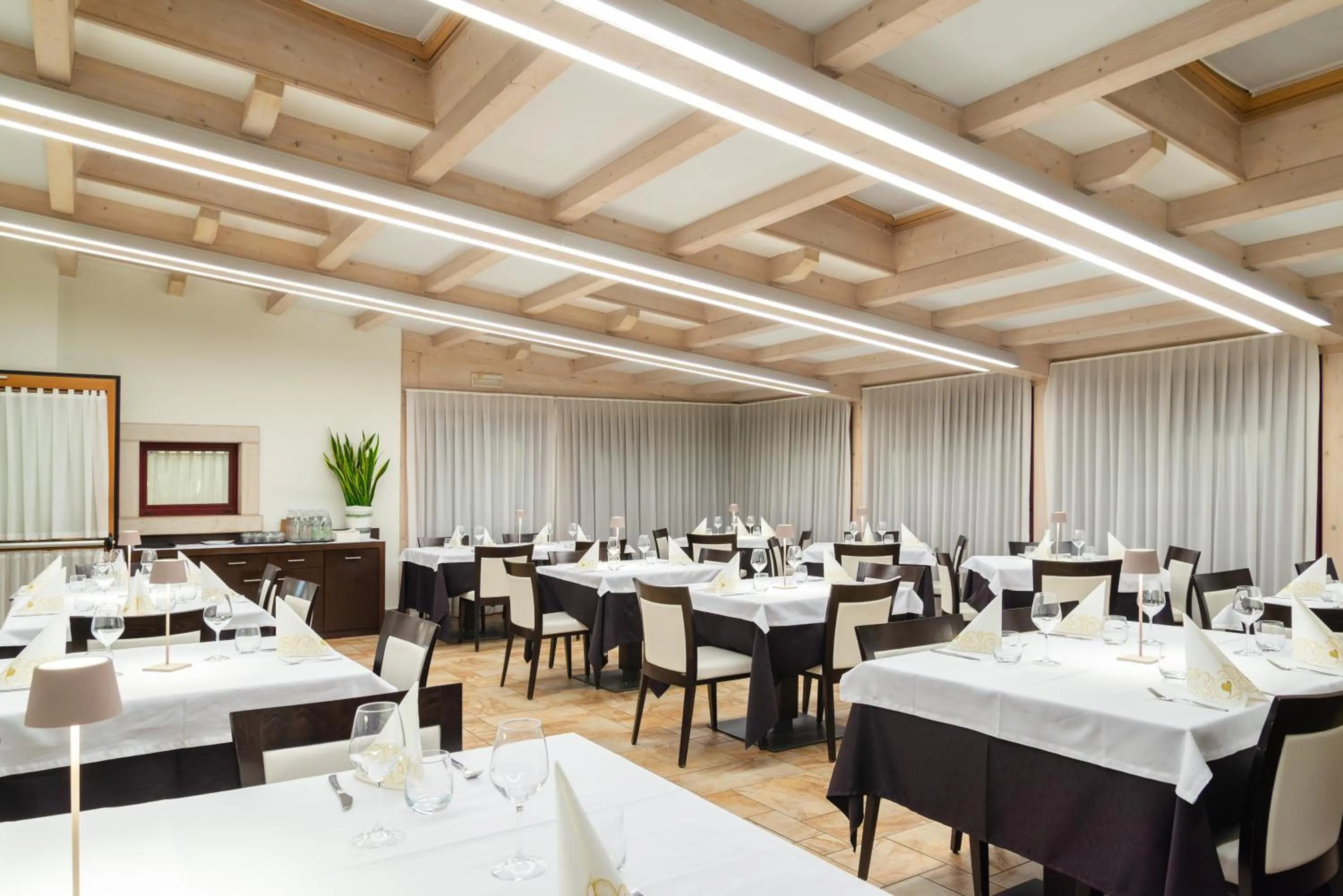 Restaurant/places to eat in Hotel Ristorante Alla Nave