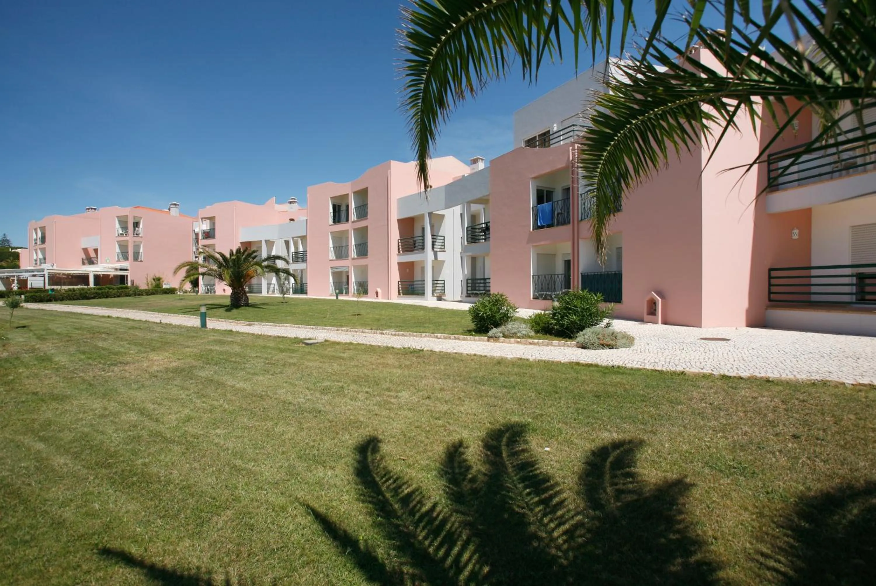 Facade/entrance in Apartamentos Coral do Vau