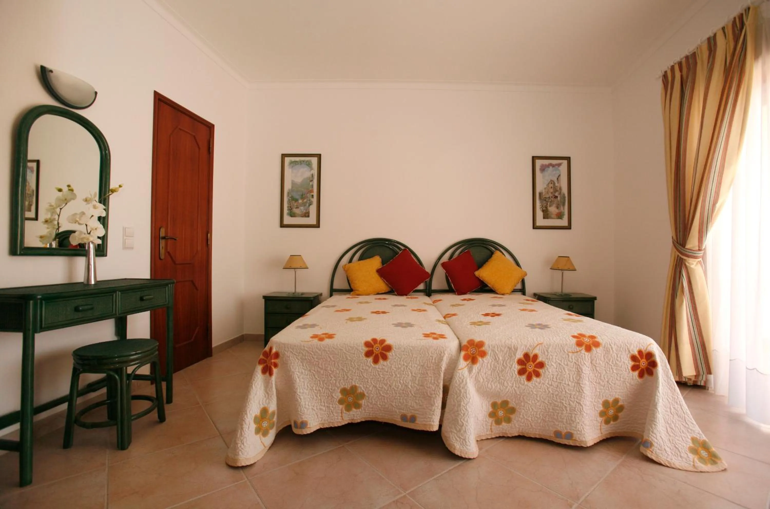 Photo of the whole room, Bed in Apartamentos Coral do Vau