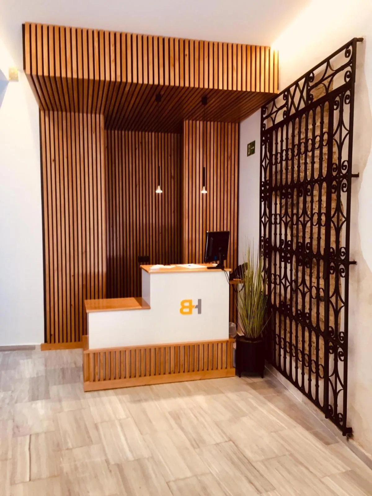 Lobby or reception, Bed in Basic Hotel Sevilla Catedral