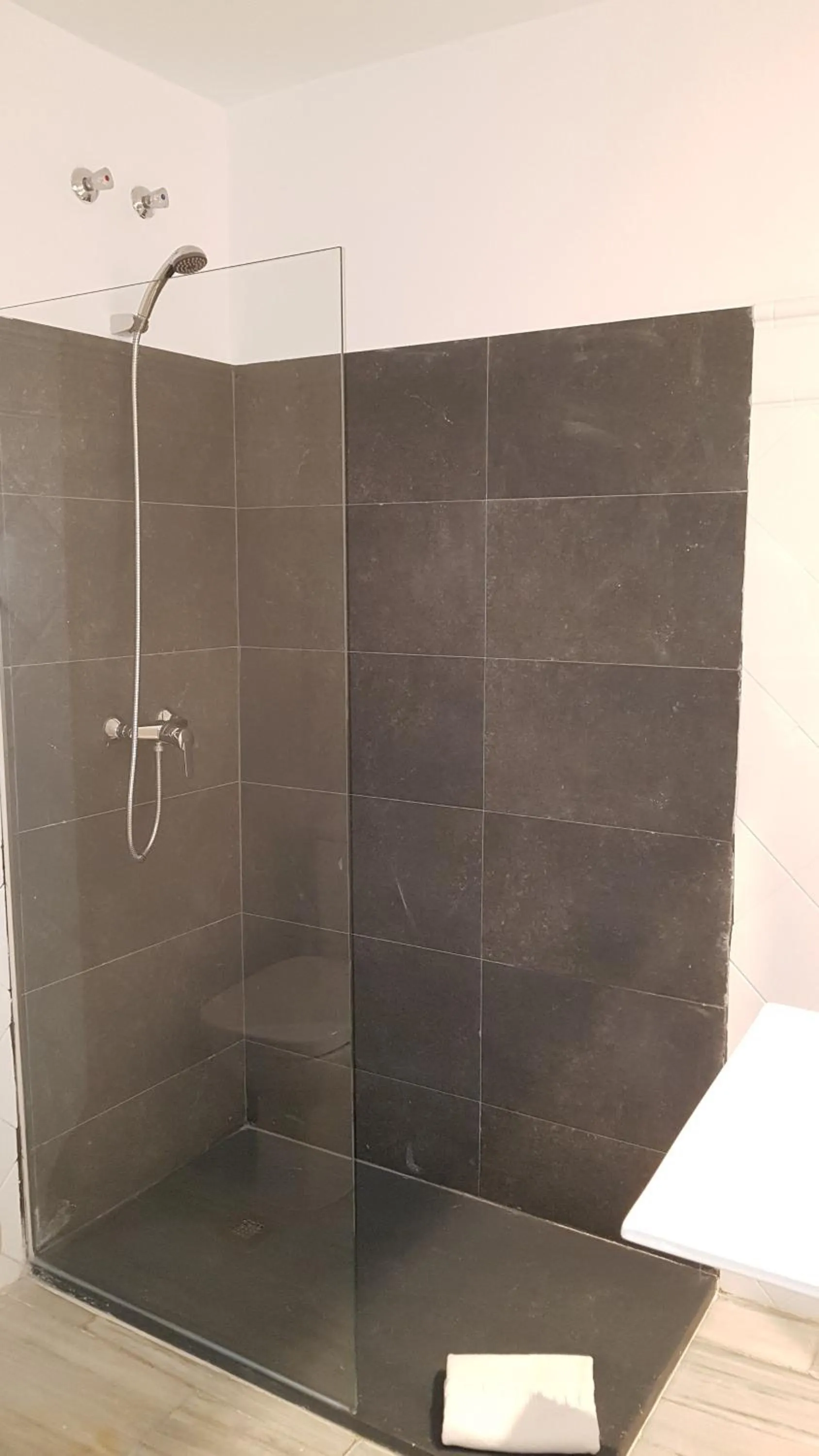 Bathroom in Basic Hotel Sevilla Catedral