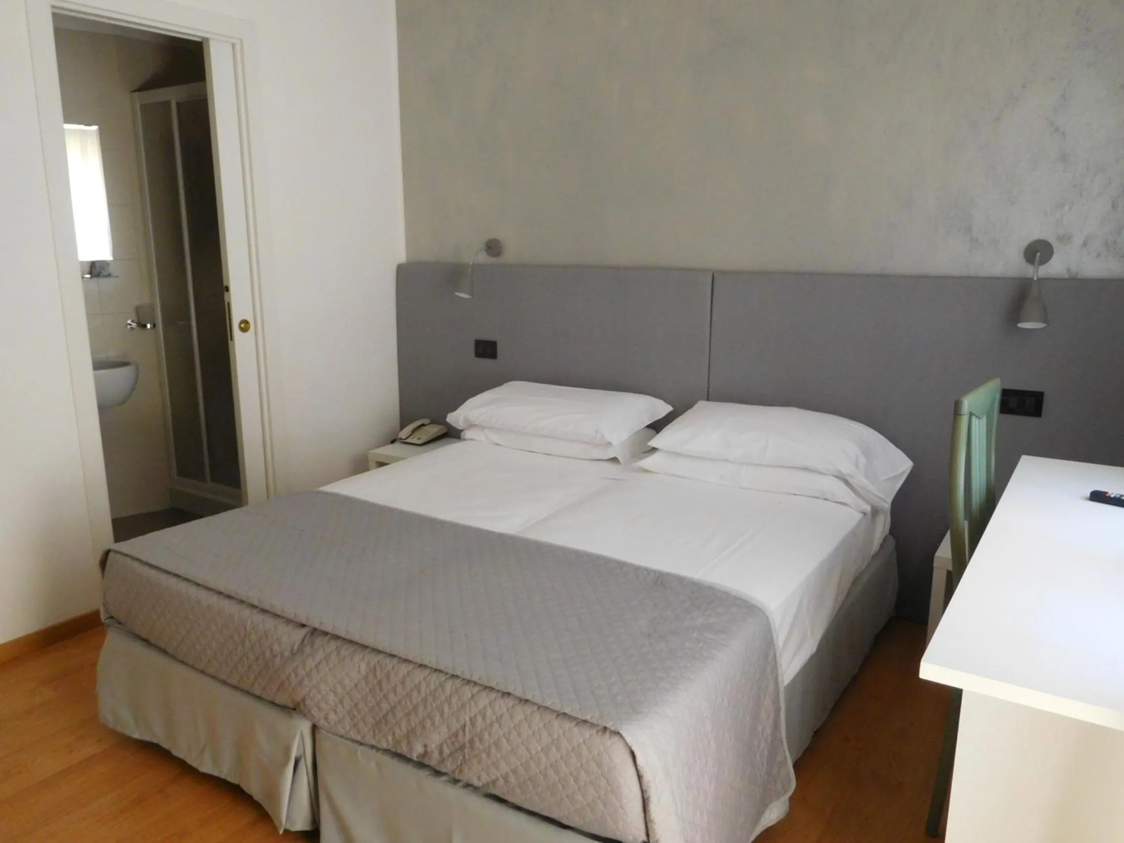 Bed in Hotel Emperador