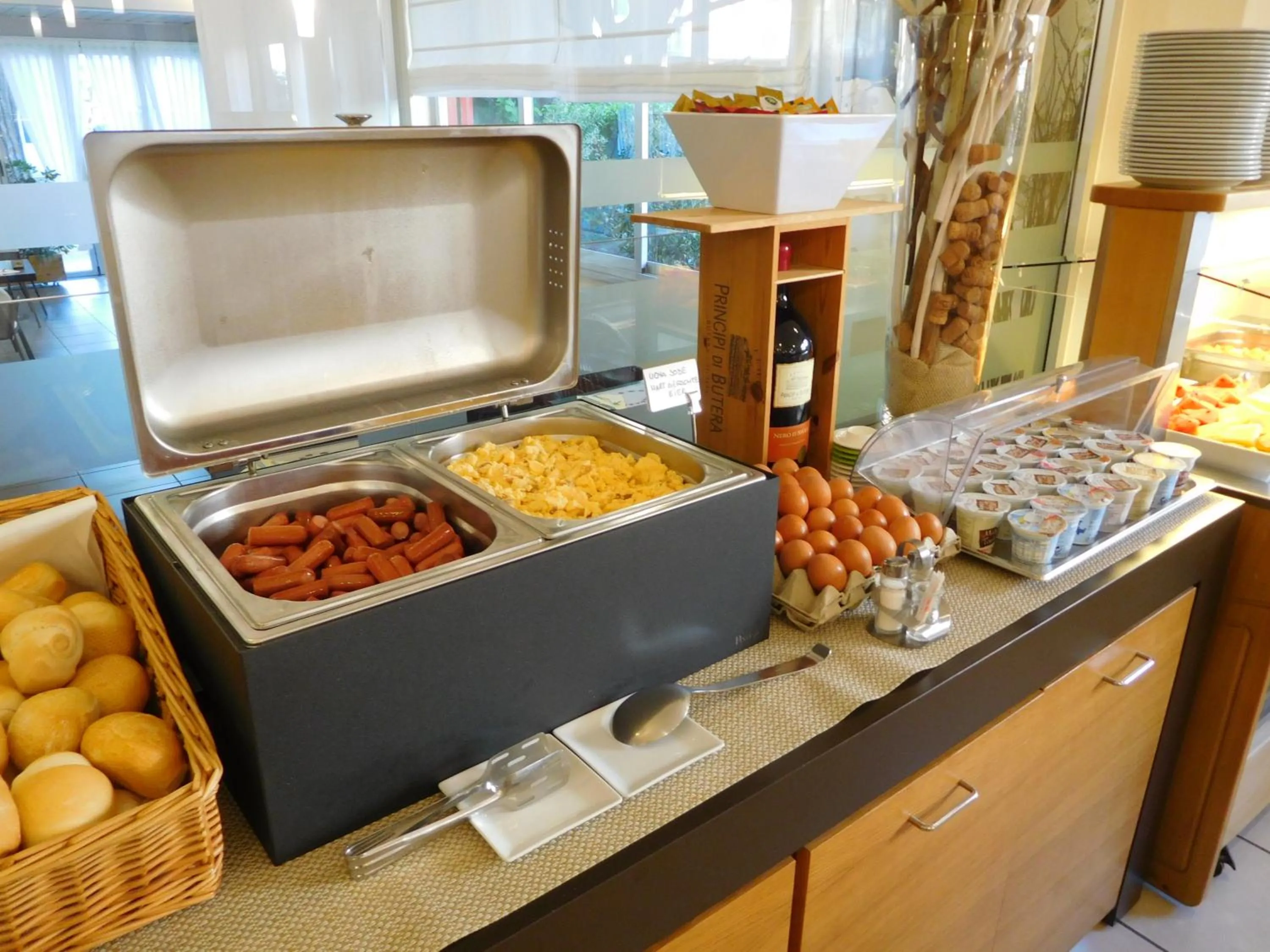 Buffet breakfast in Hotel Emperador