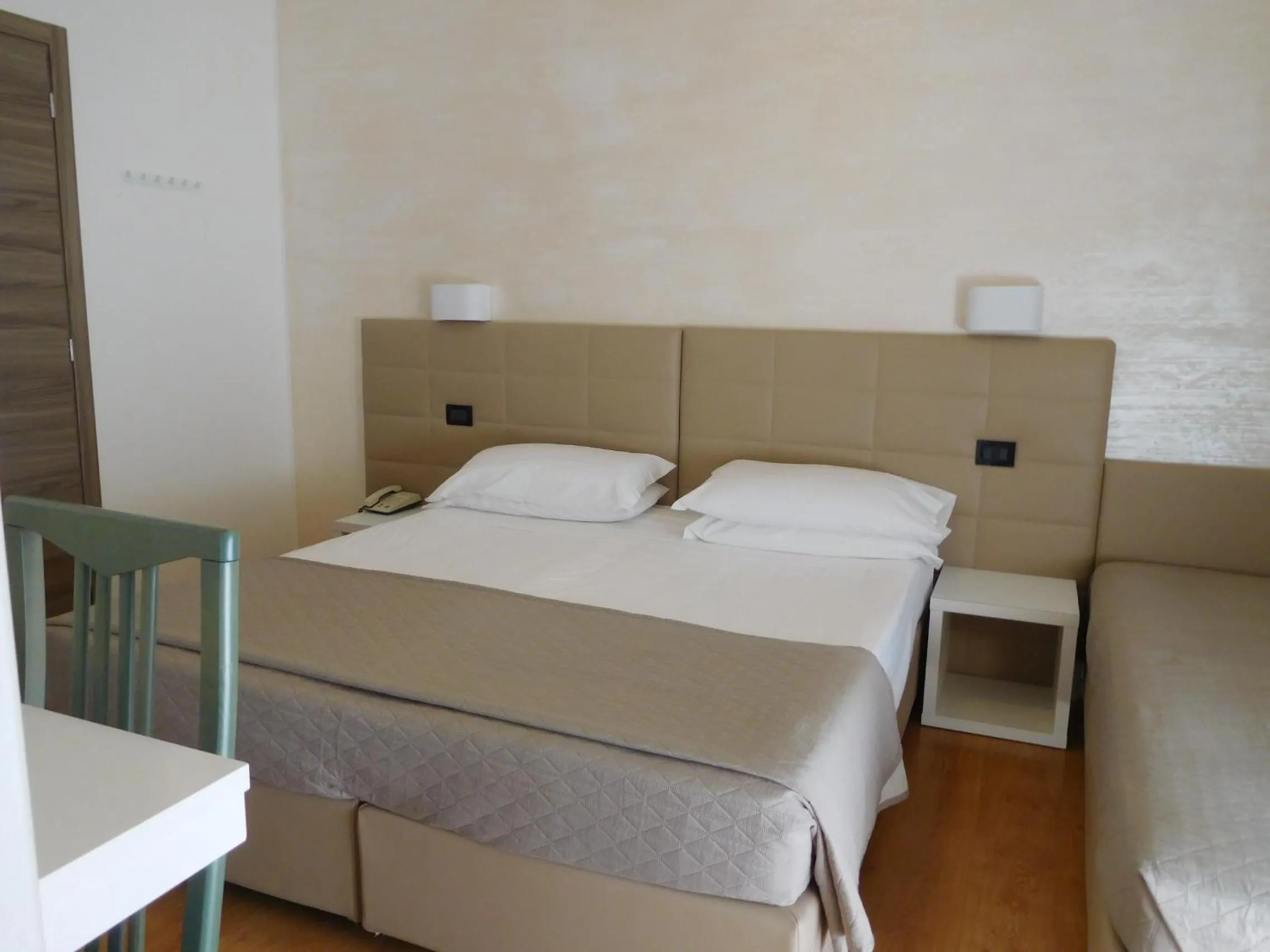 Bed in Hotel Emperador