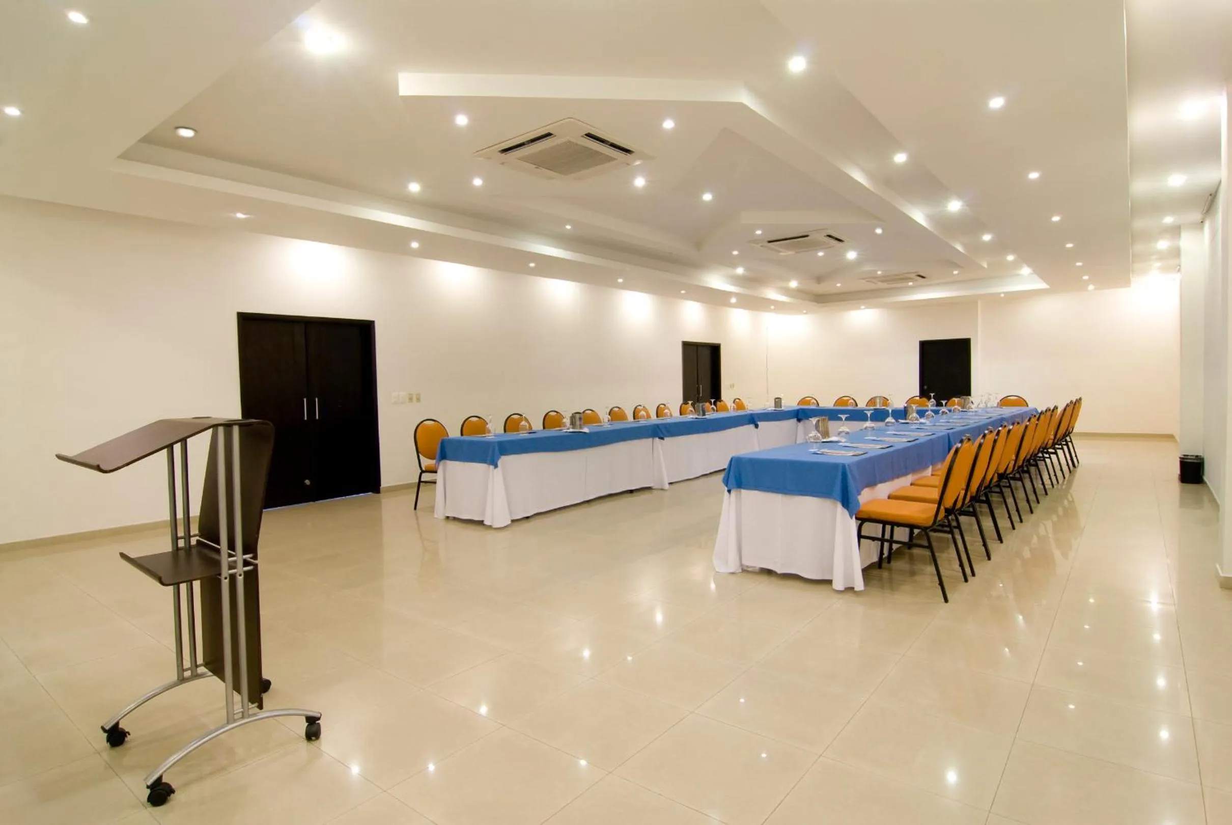 Lounge or bar in Hotel Millenium Barrancabermeja