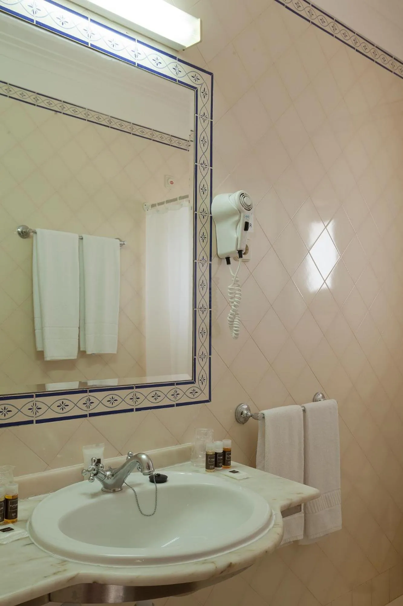 Bathroom in TURIM Estrela do Vau Hotel