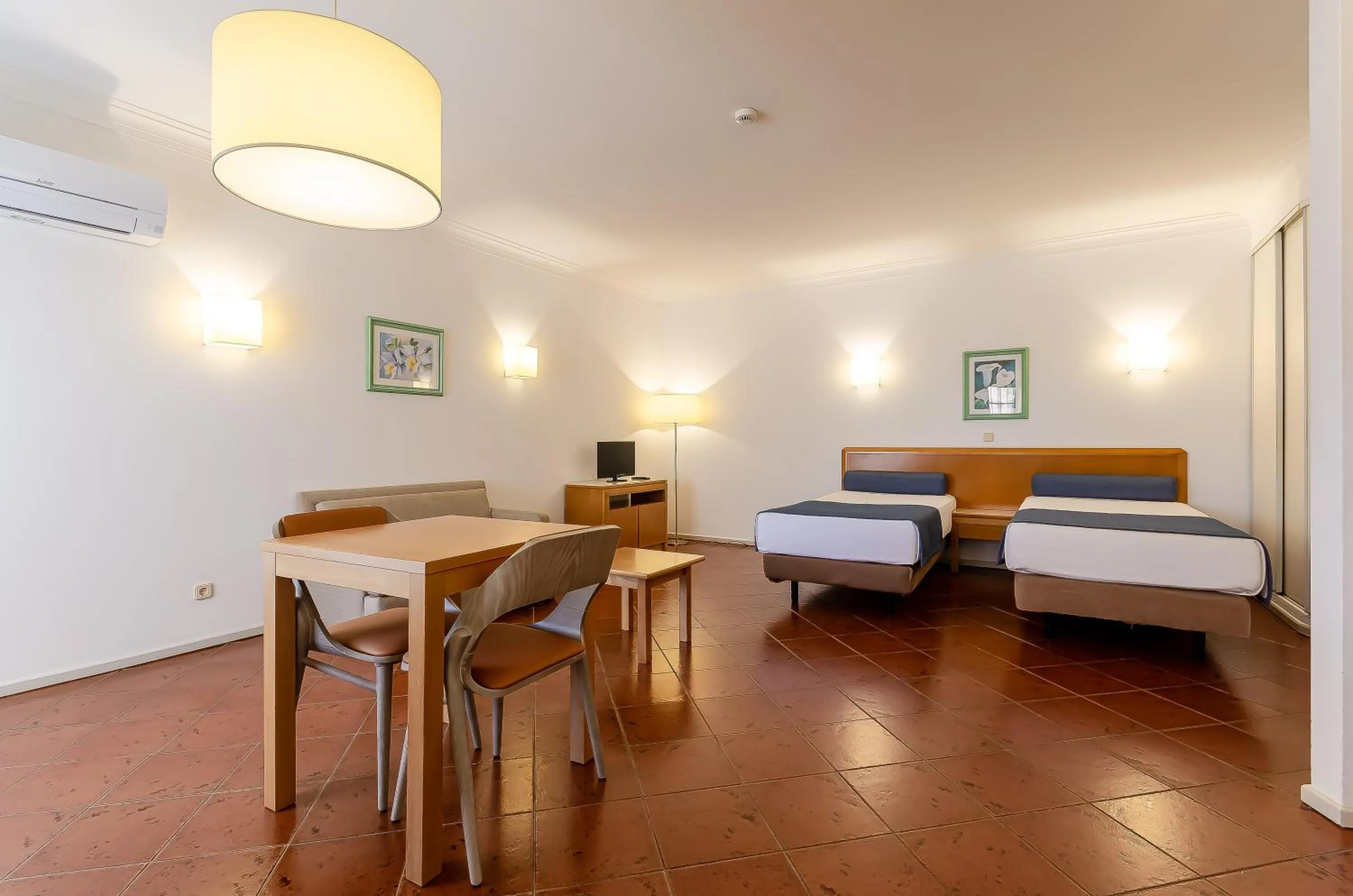 Living room, Bed in TURIM Estrela do Vau Hotel