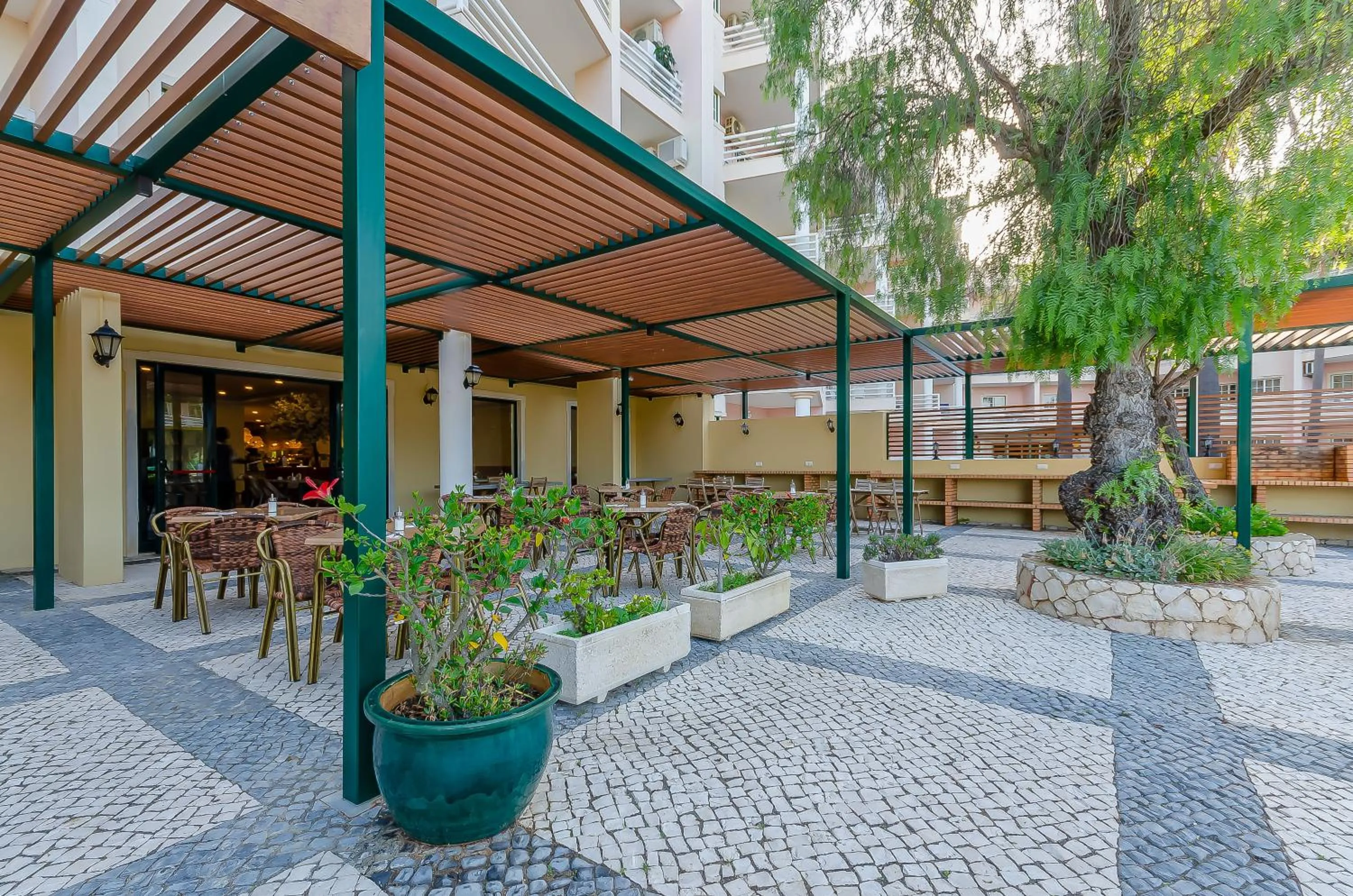 Lounge or bar in TURIM Estrela do Vau Hotel