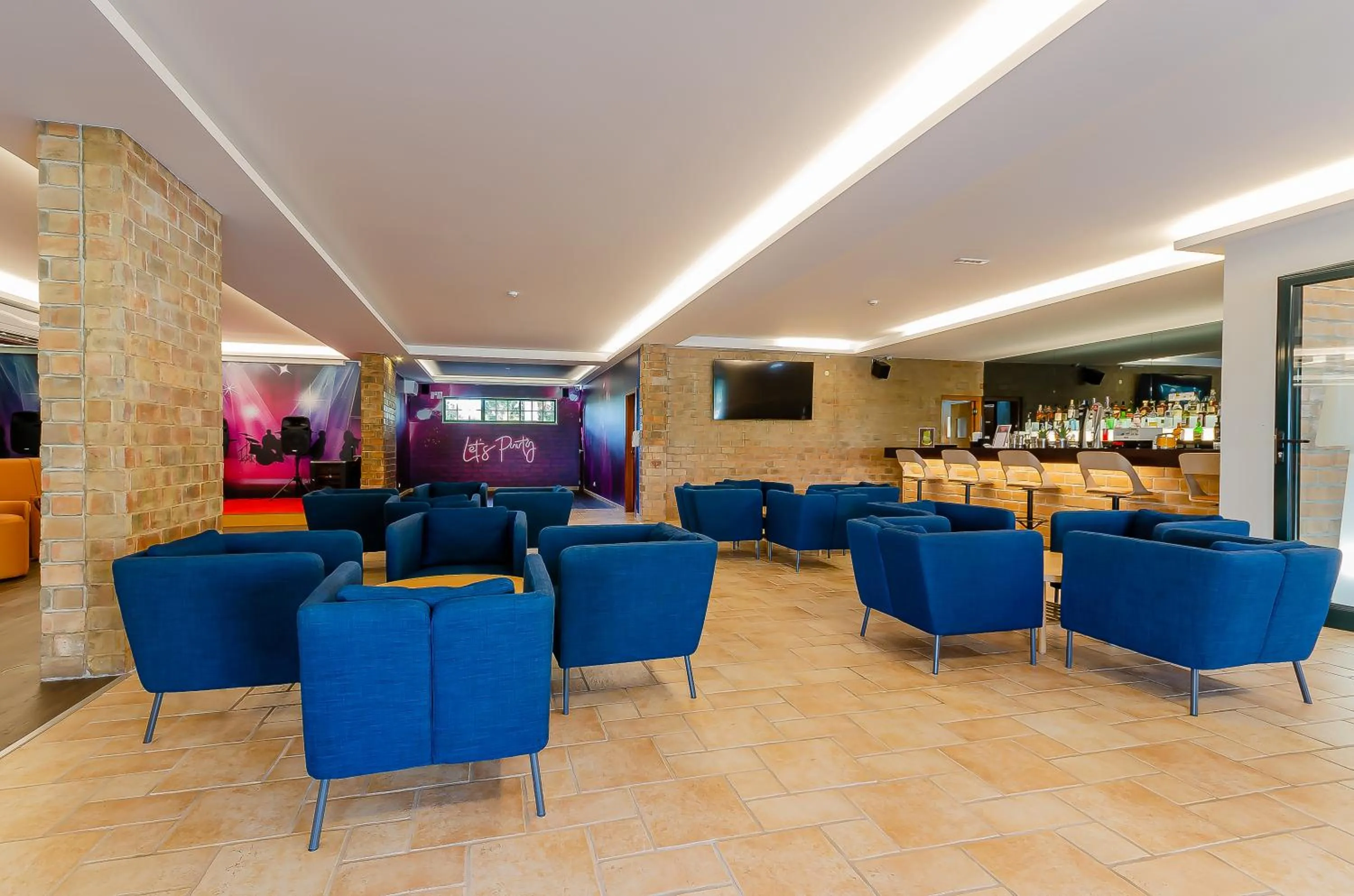 Lounge or bar in TURIM Estrela do Vau Hotel