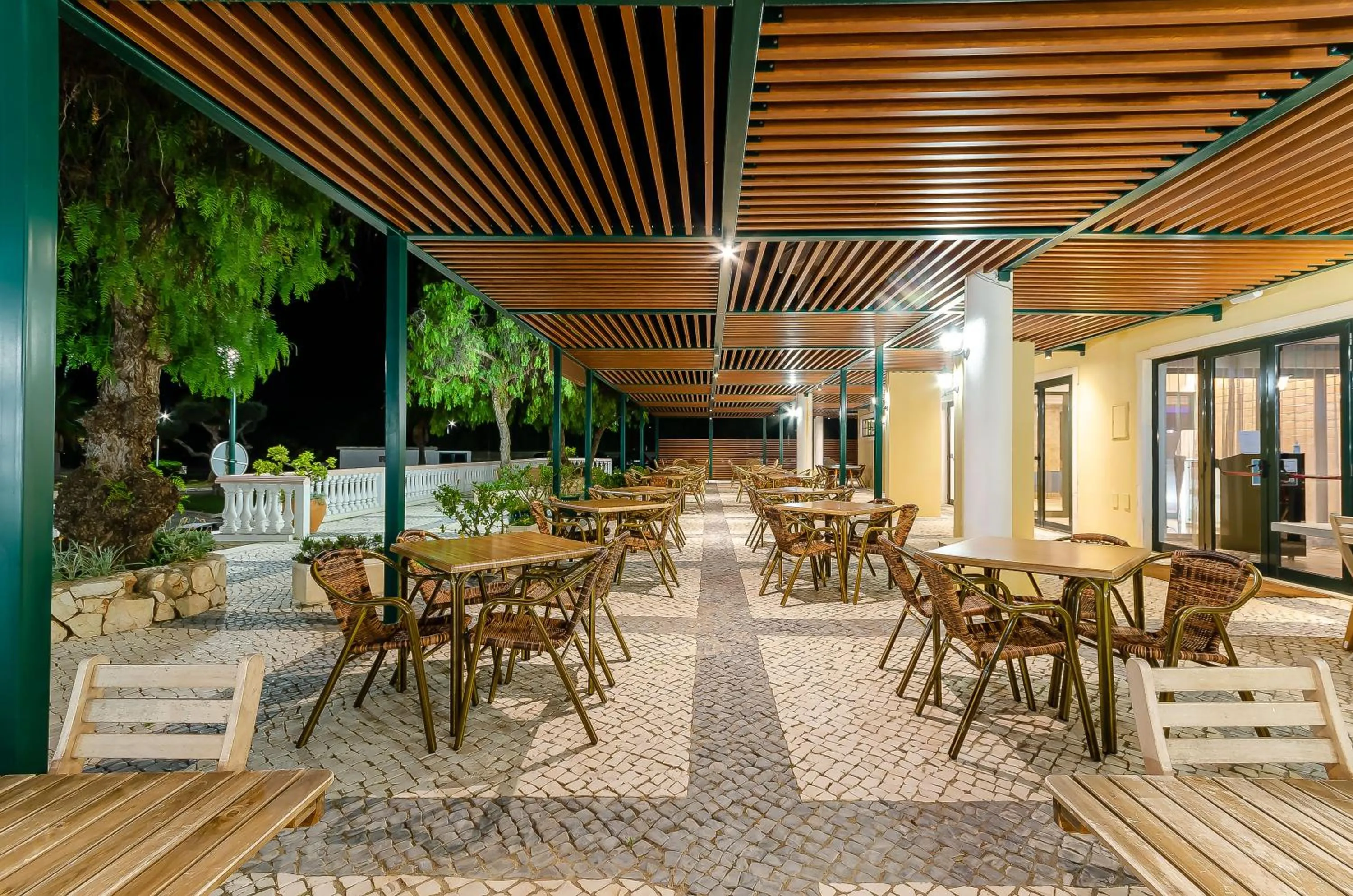 Lounge or bar in TURIM Estrela do Vau Hotel