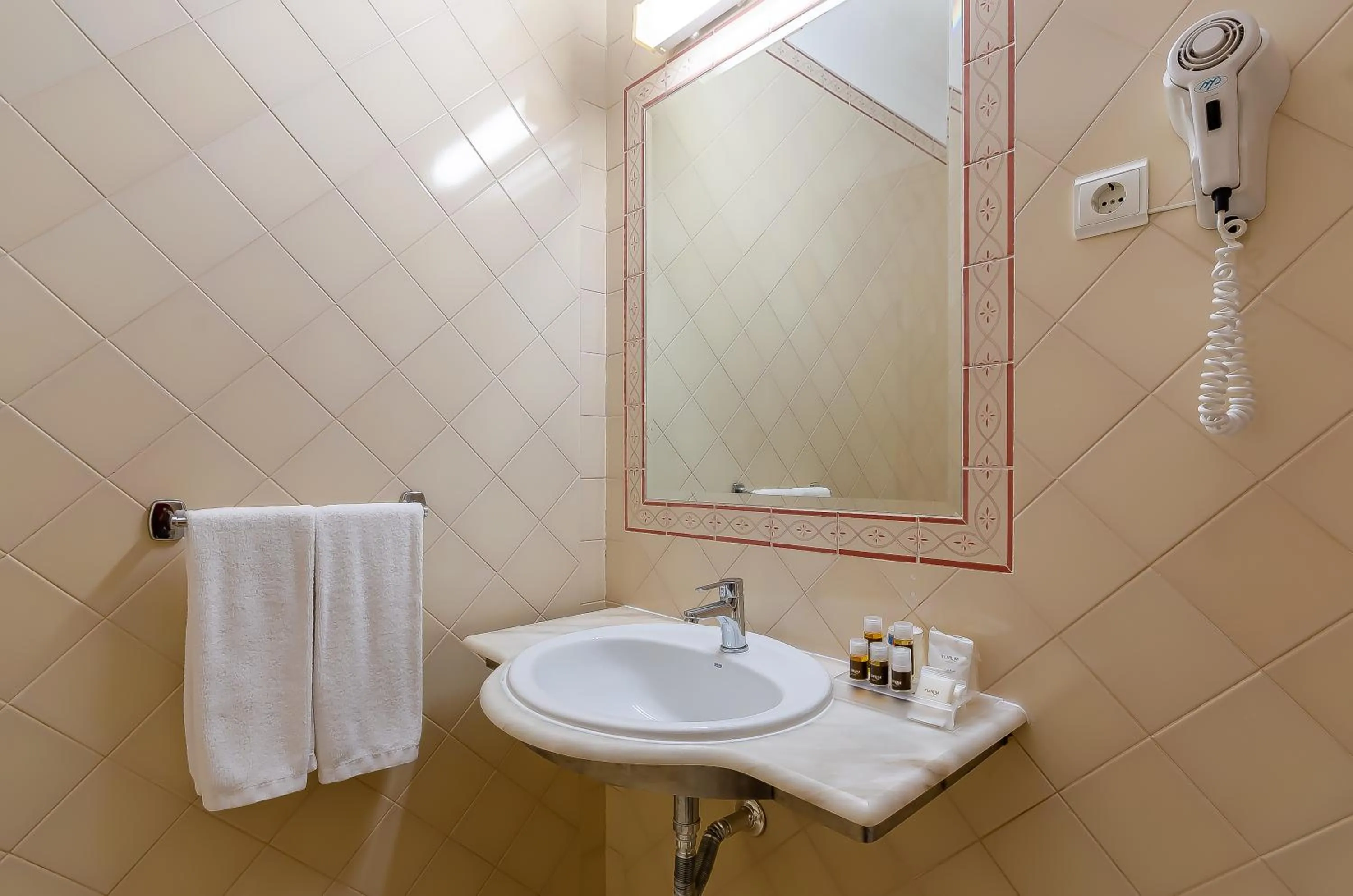 Bathroom in TURIM Estrela do Vau Hotel