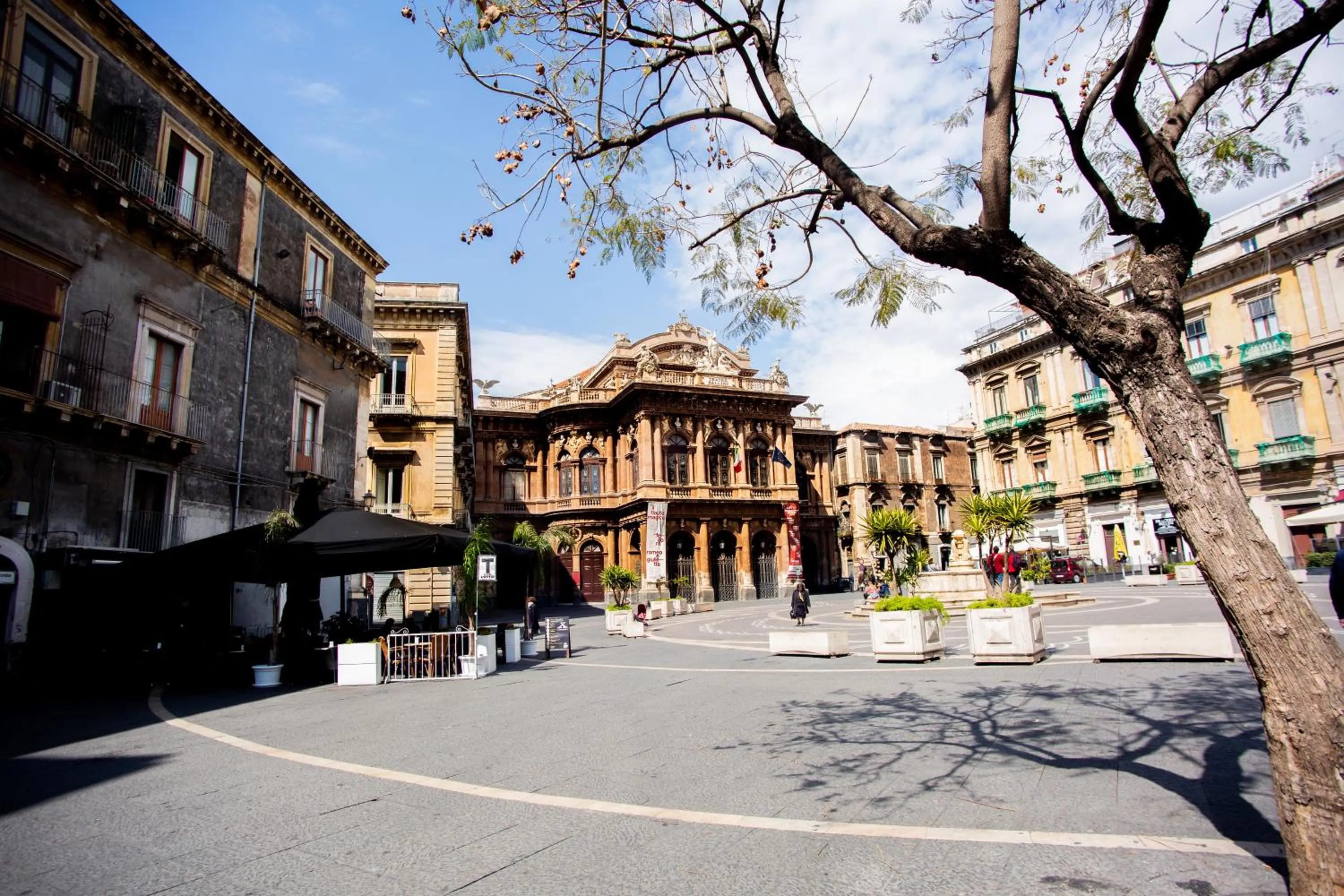 Property building in Suite35