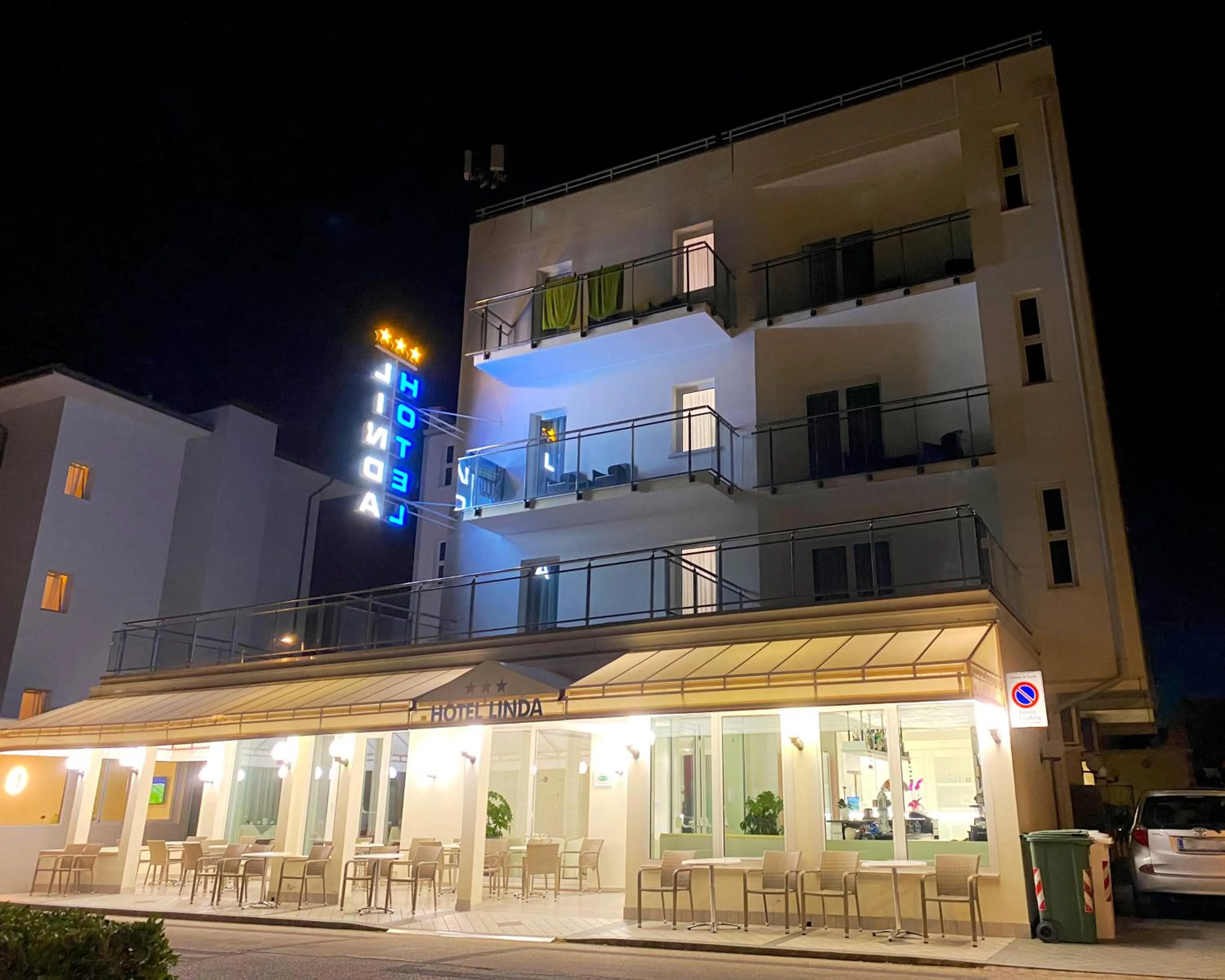 Property building in Hotel Linda