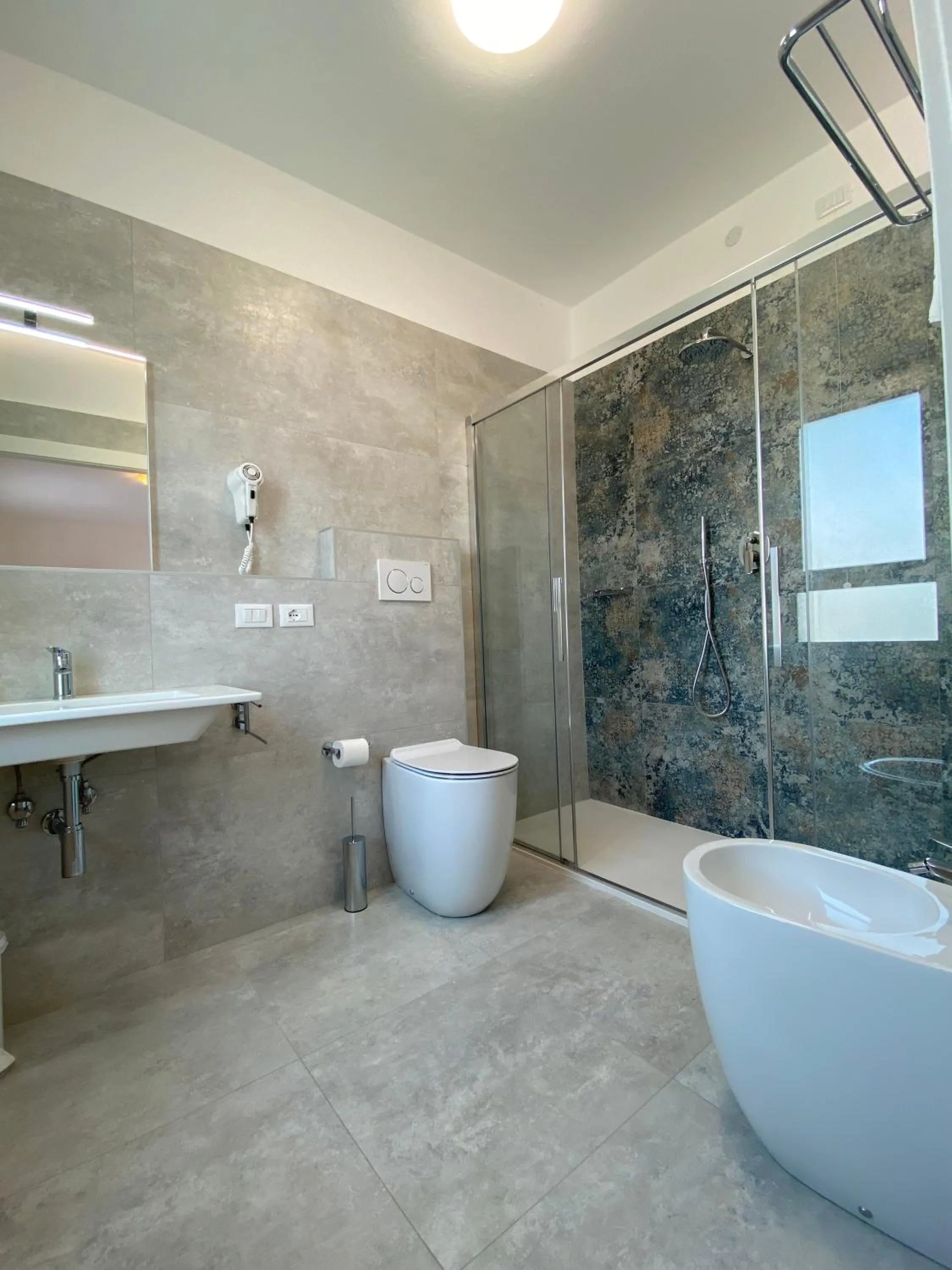 Bathroom in Hotel Linda