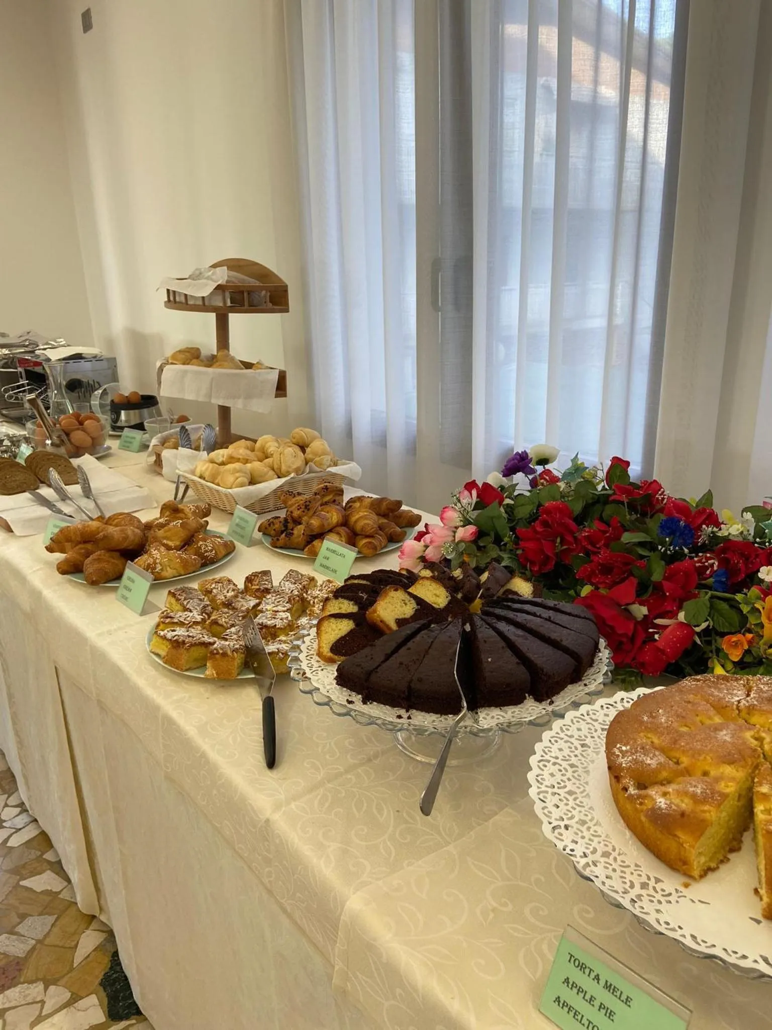 Buffet breakfast in Hotel Linda