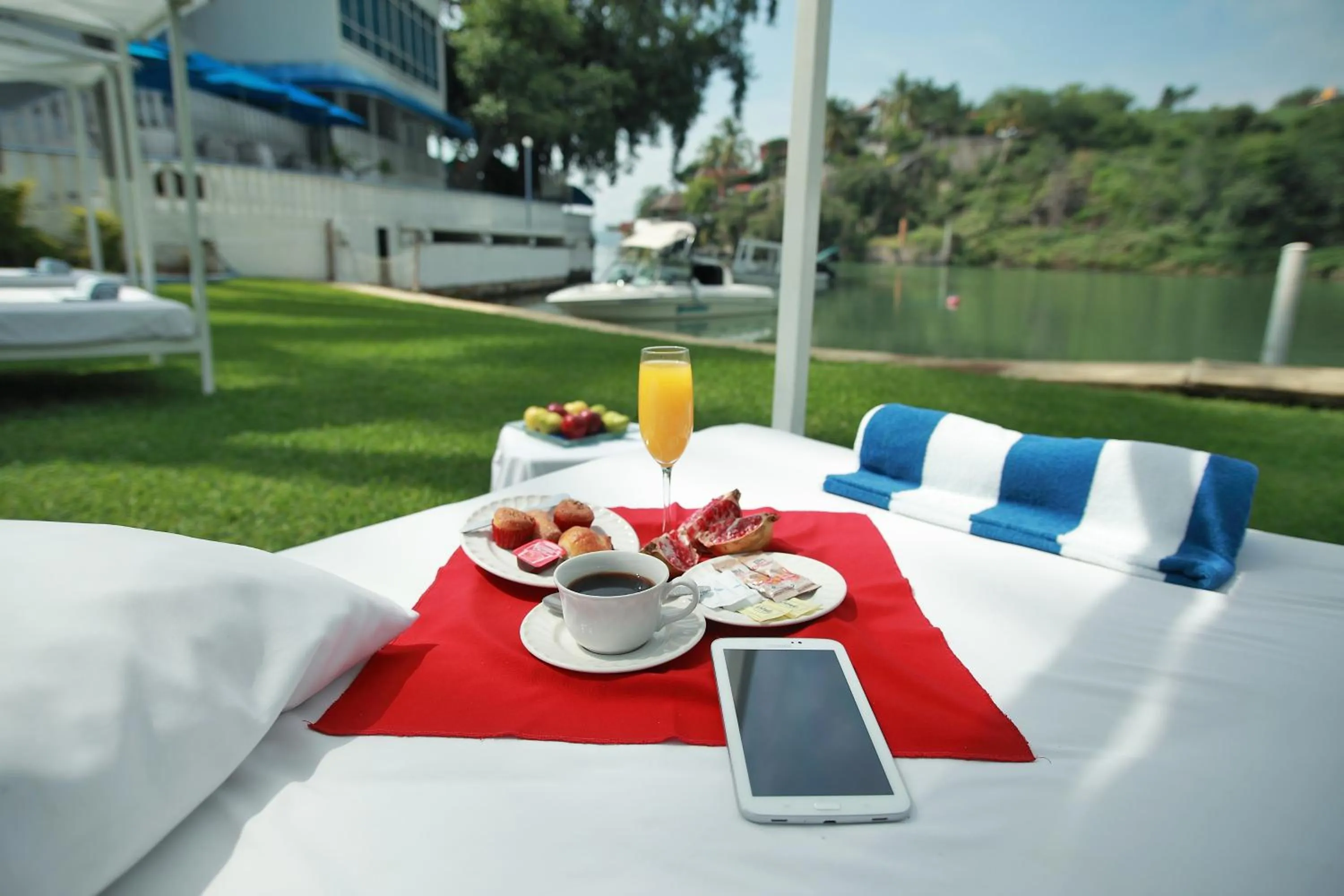 Drinks in Villa Bejar Tequesquitengo