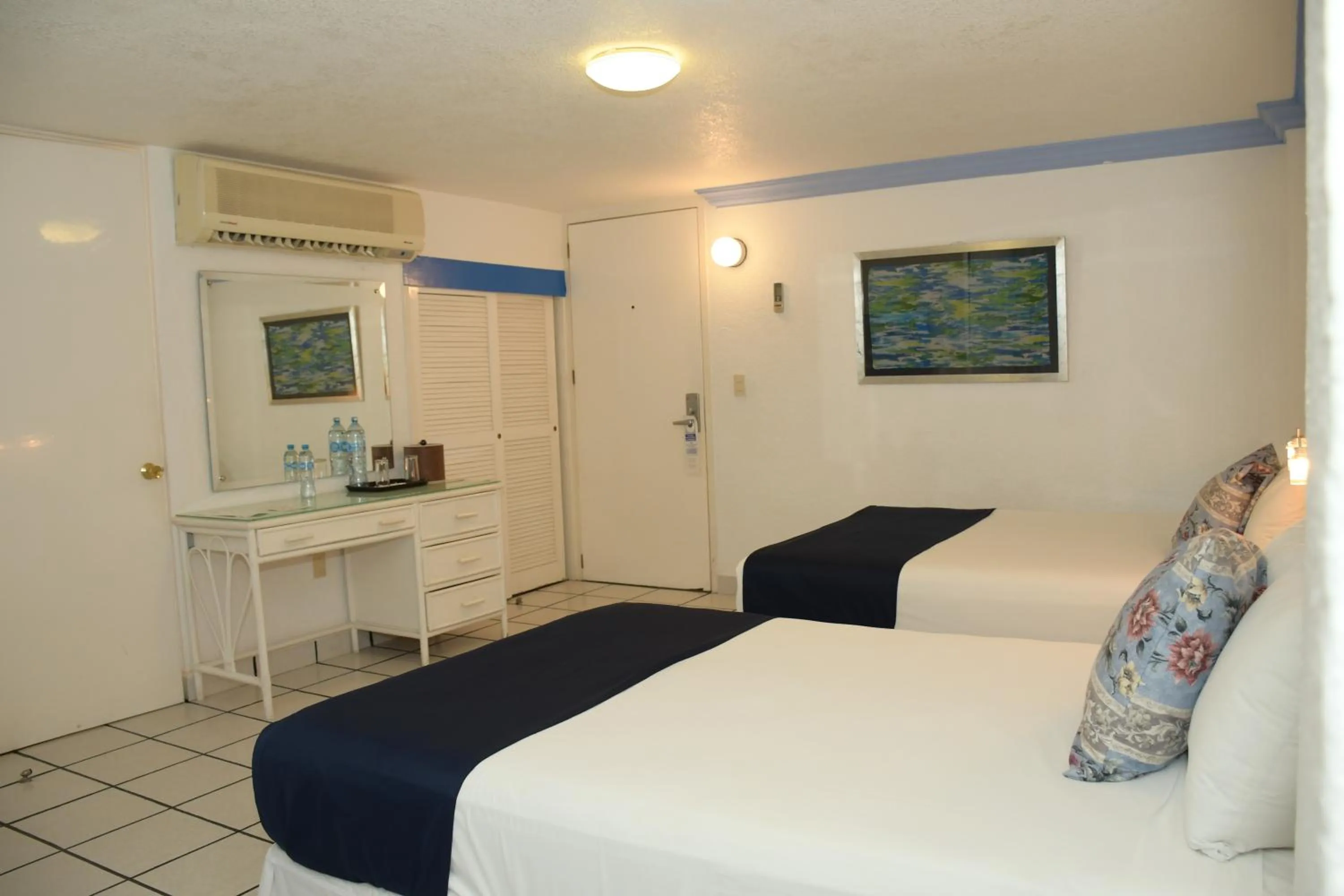 Photo of the whole room, Bed in Villa Bejar Tequesquitengo