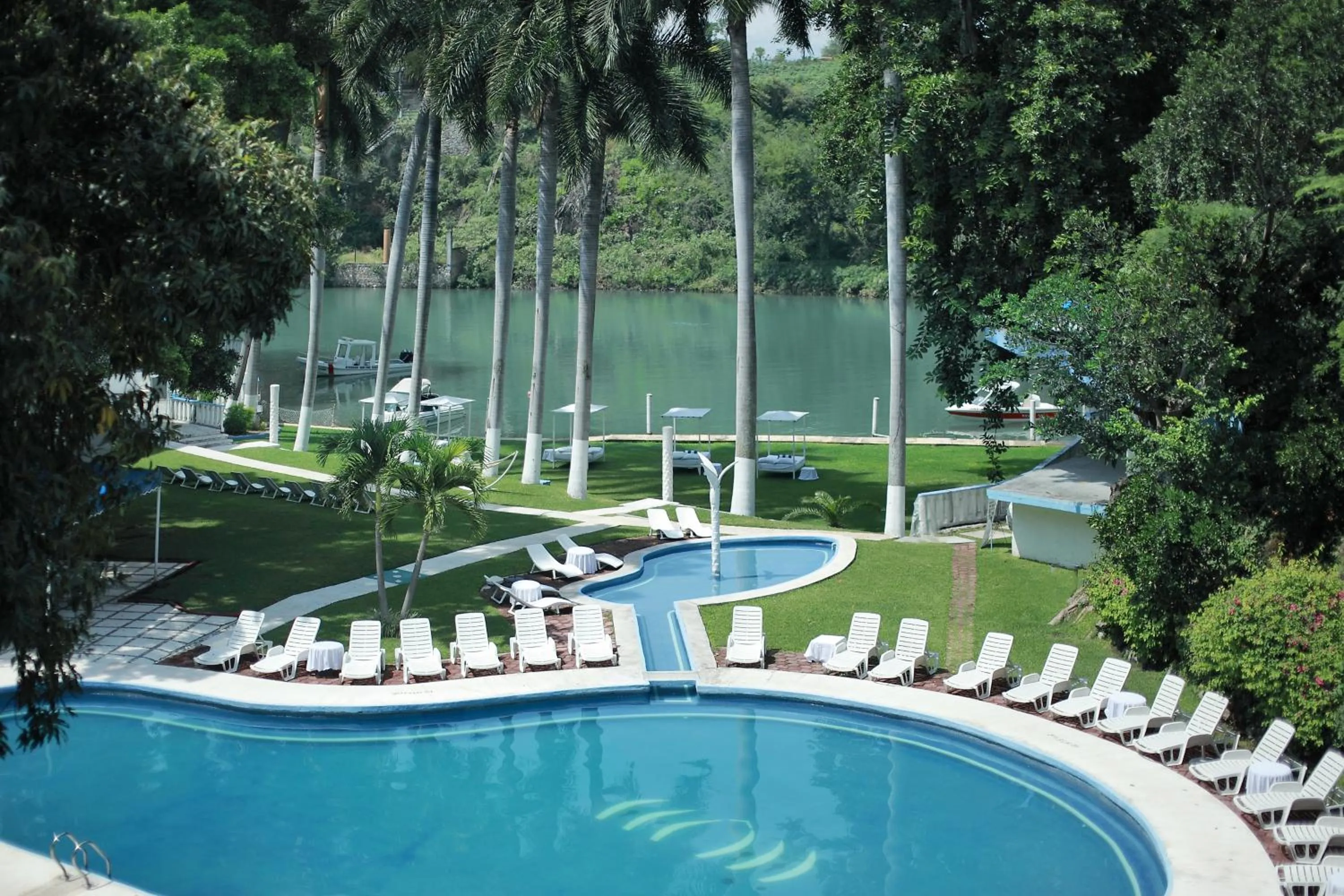Swimming pool in Villa Bejar Tequesquitengo