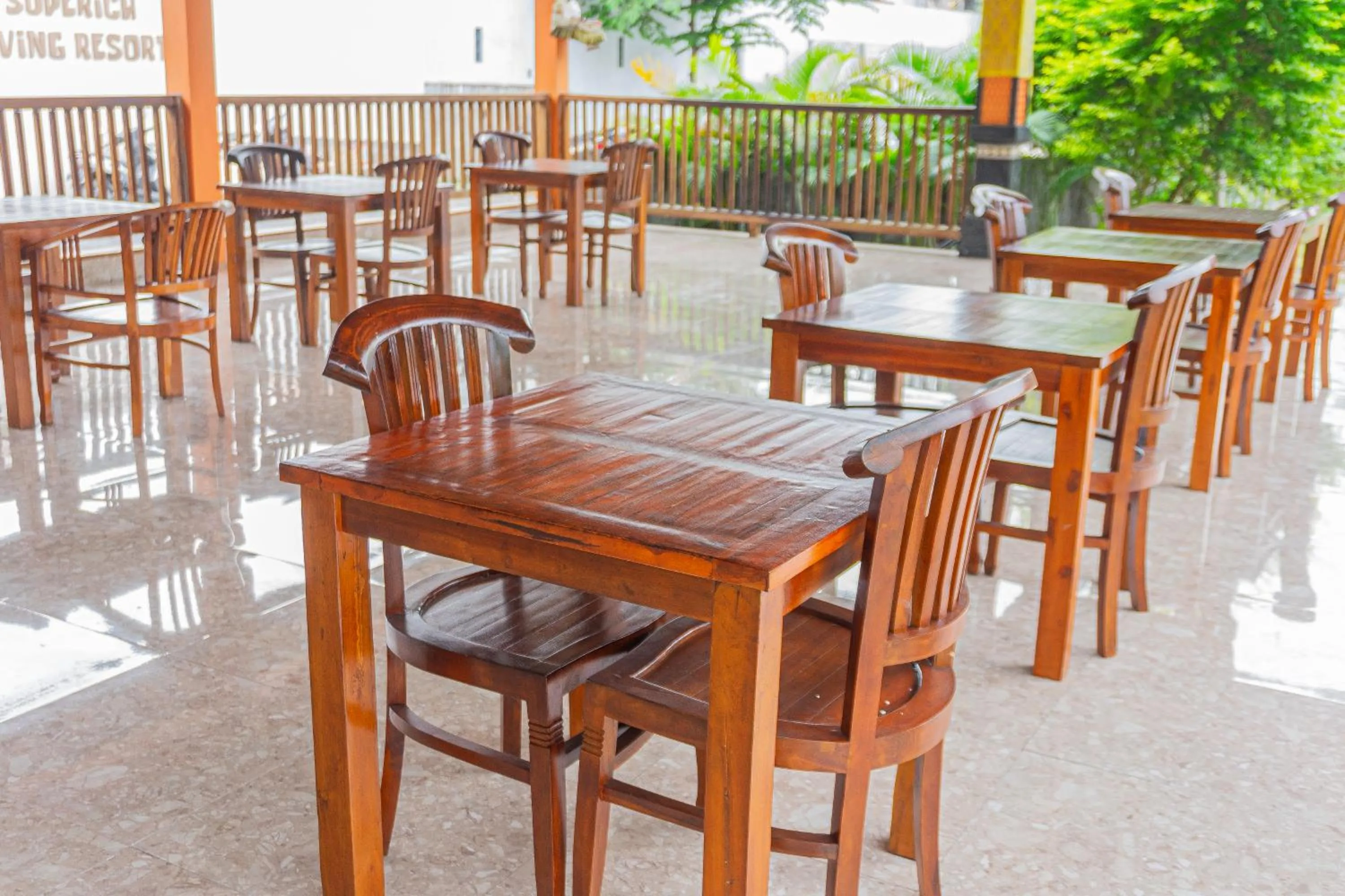 Restaurant/places to eat in Rijet Villa Beach & Restaurant