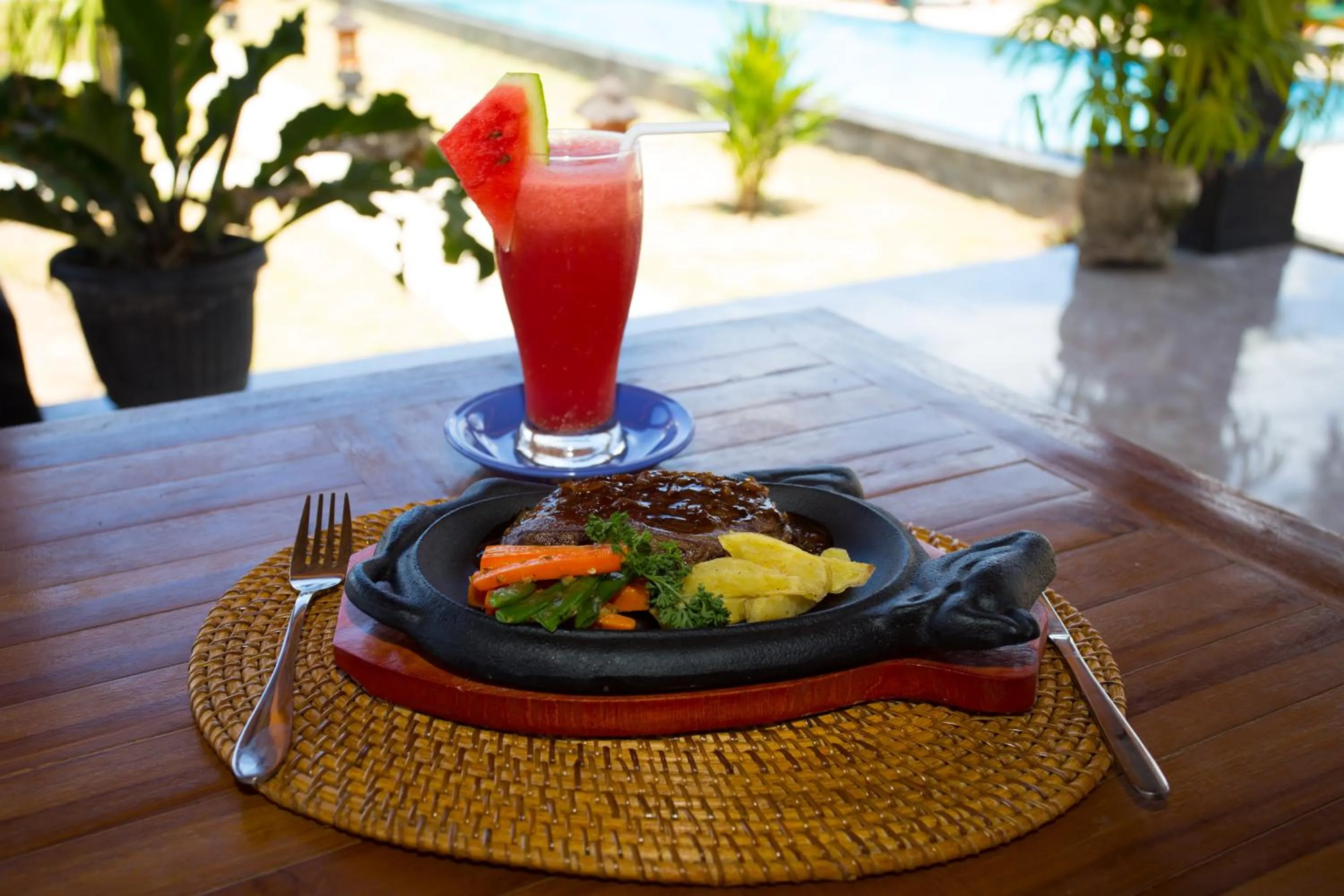 Food and drinks in Rijet Villa Beach & Restaurant