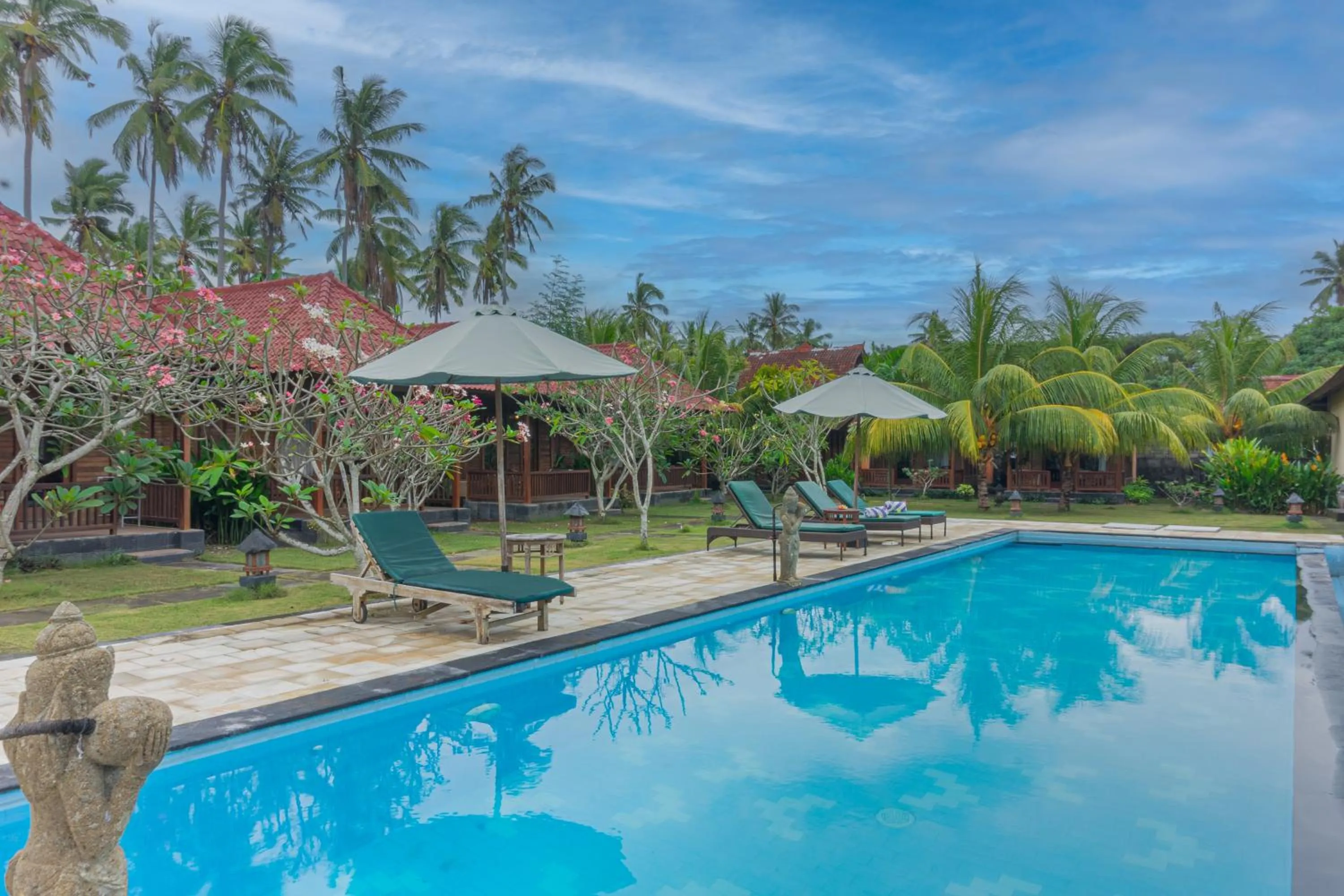Swimming pool in Rijet Villa Beach & Restaurant
