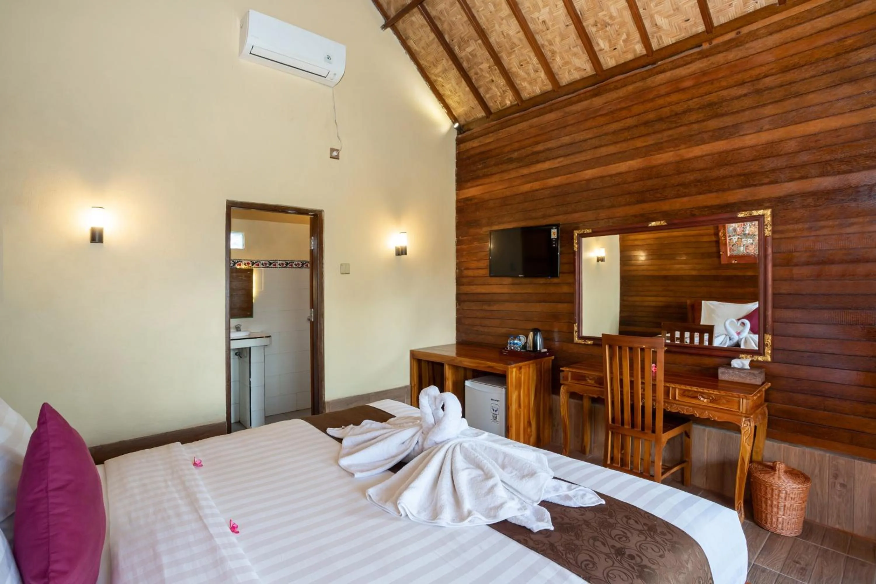 Bed in Rijet Villa Beach & Restaurant