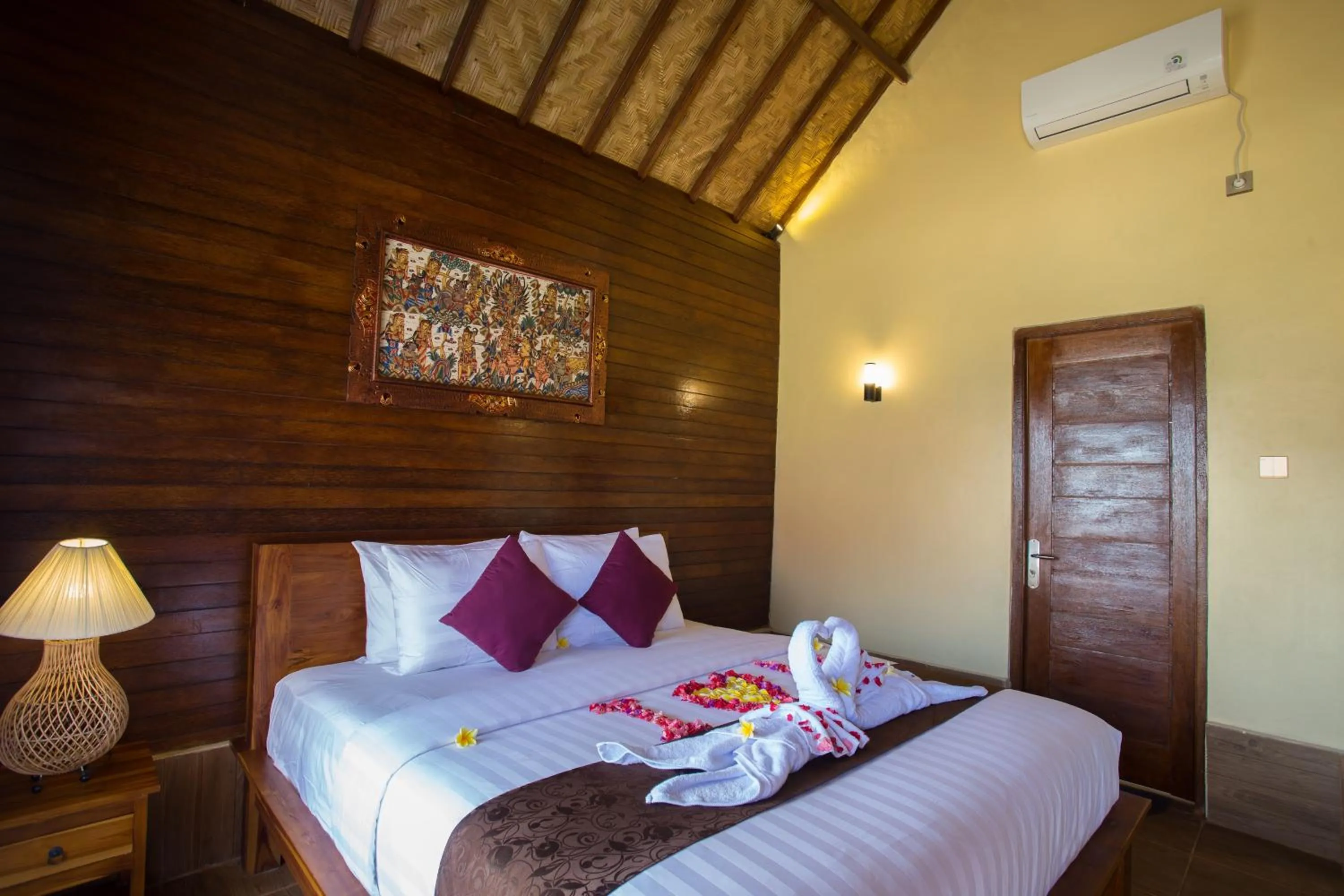 Bed in Rijet Villa Beach & Restaurant