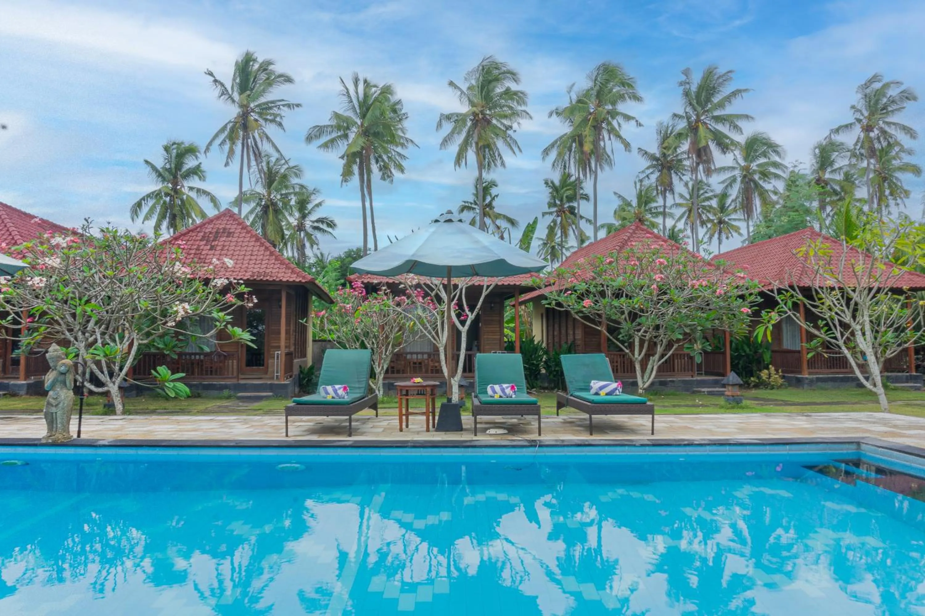 Swimming pool in Rijet Villa Beach & Restaurant