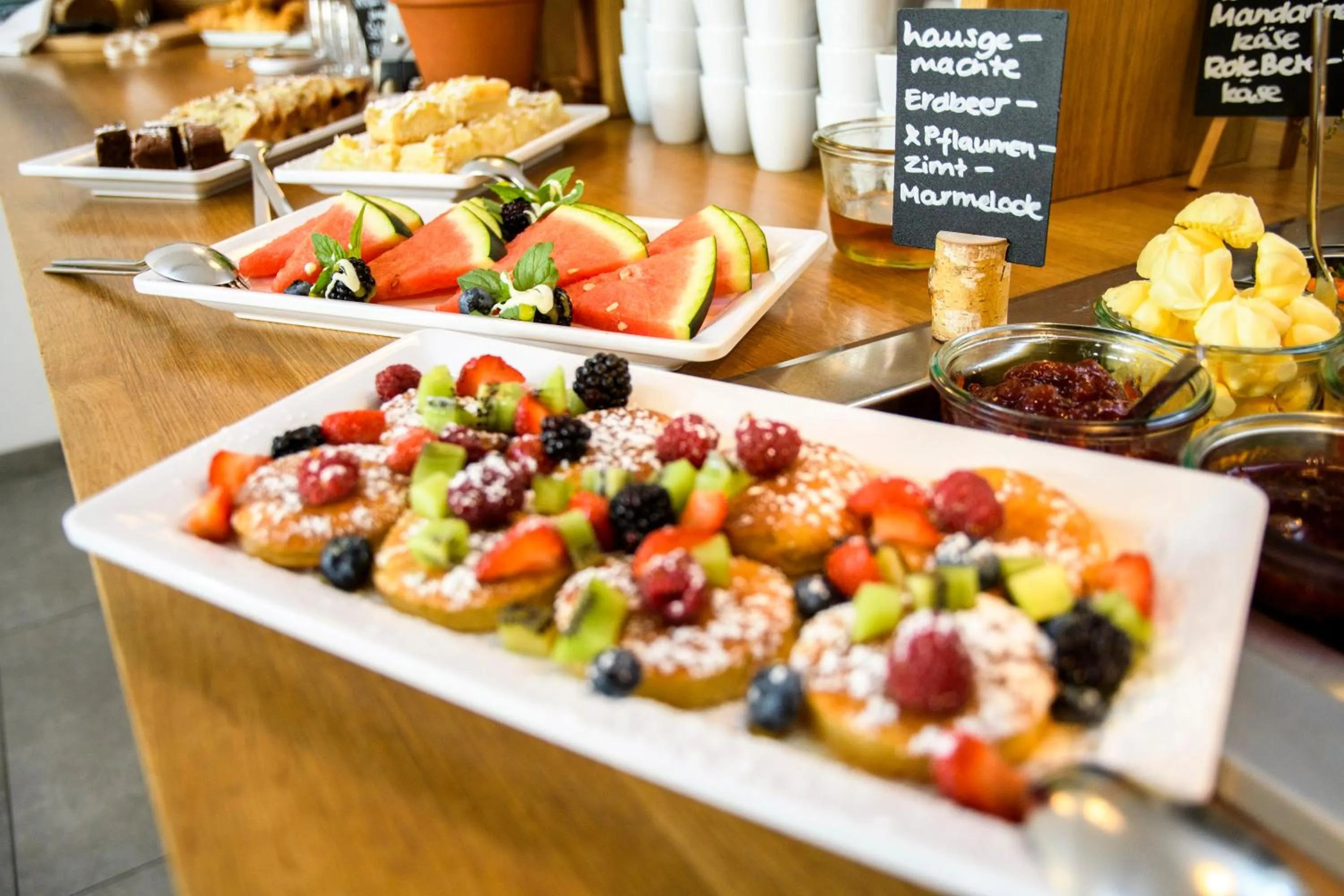 Buffet breakfast in einzigartig - Das kleine Hotel im Wasserviertel