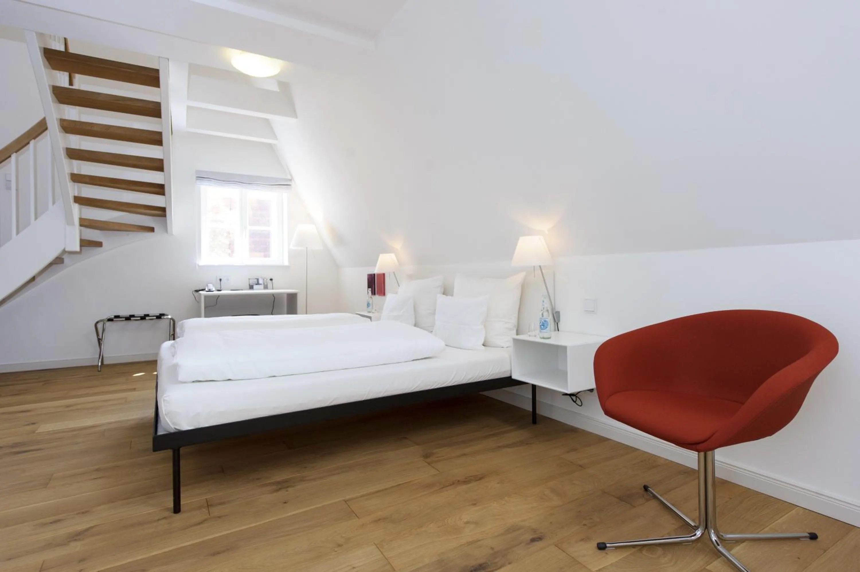 Photo of the whole room, Bed in einzigartig - Das kleine Hotel im Wasserviertel