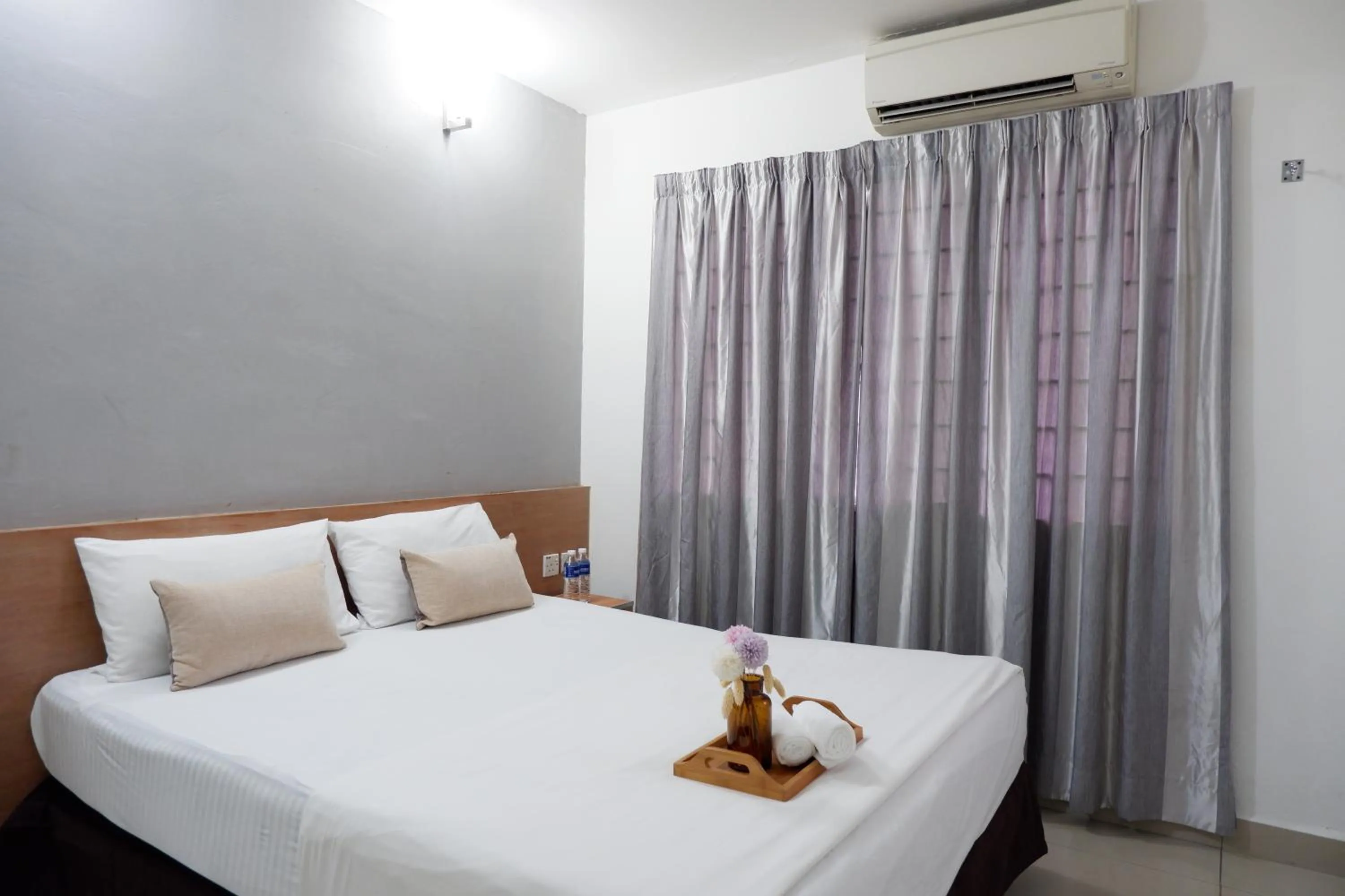 Bedroom, Bed in Indah Garden Hotel