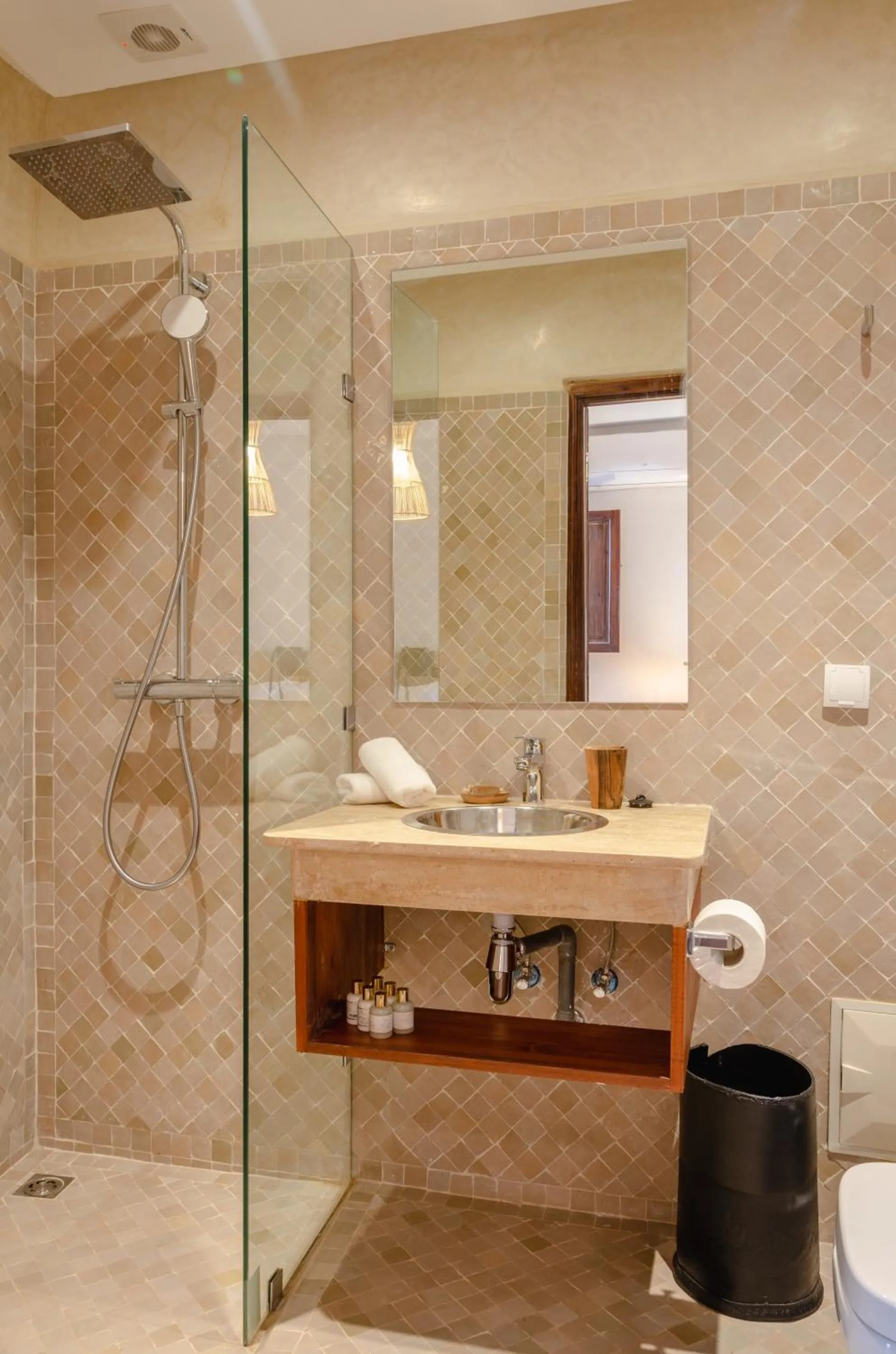 Bathroom in Riad Charaï