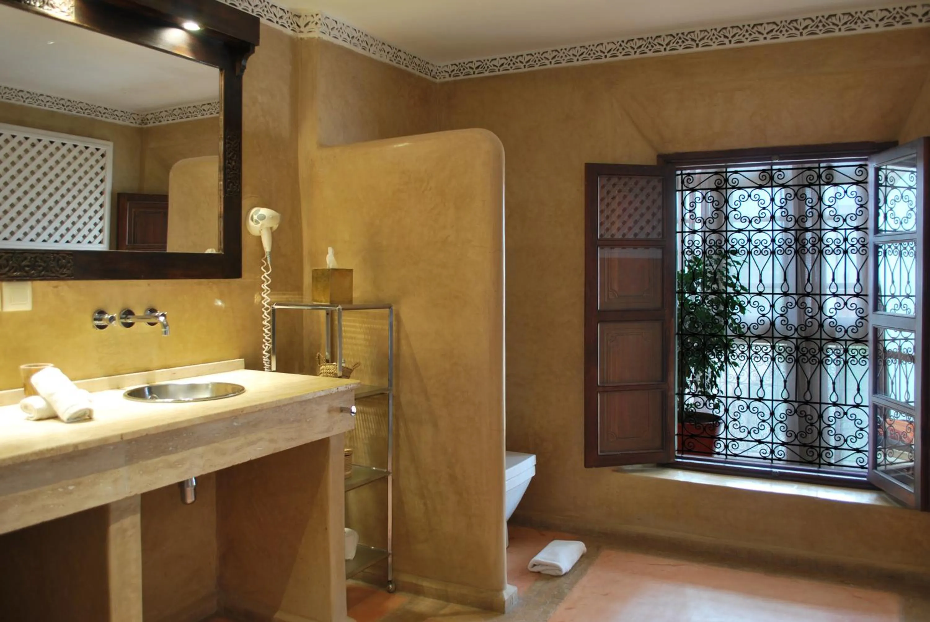 Bathroom in Riad Charaï