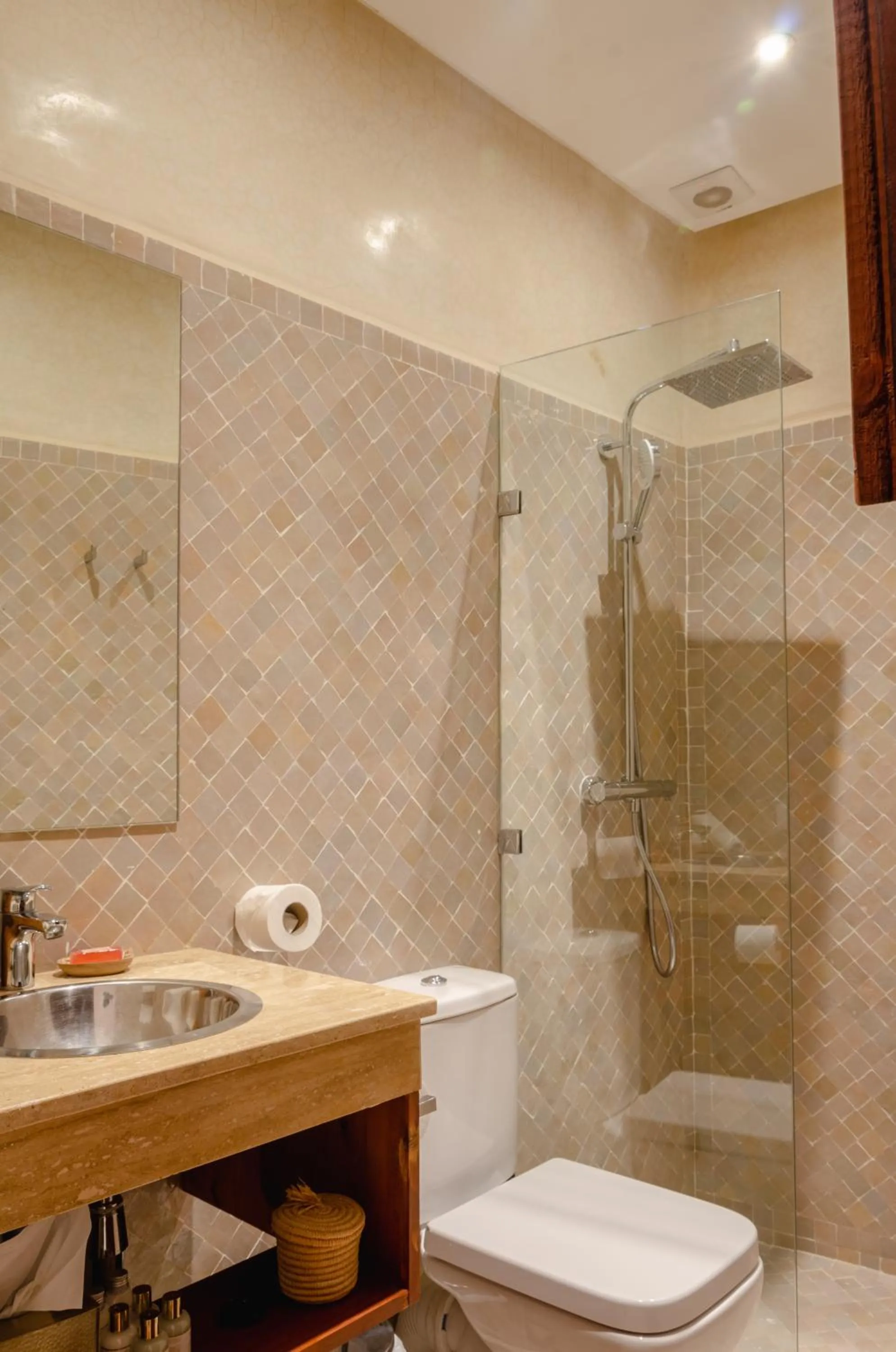 Bathroom in Riad Charaï