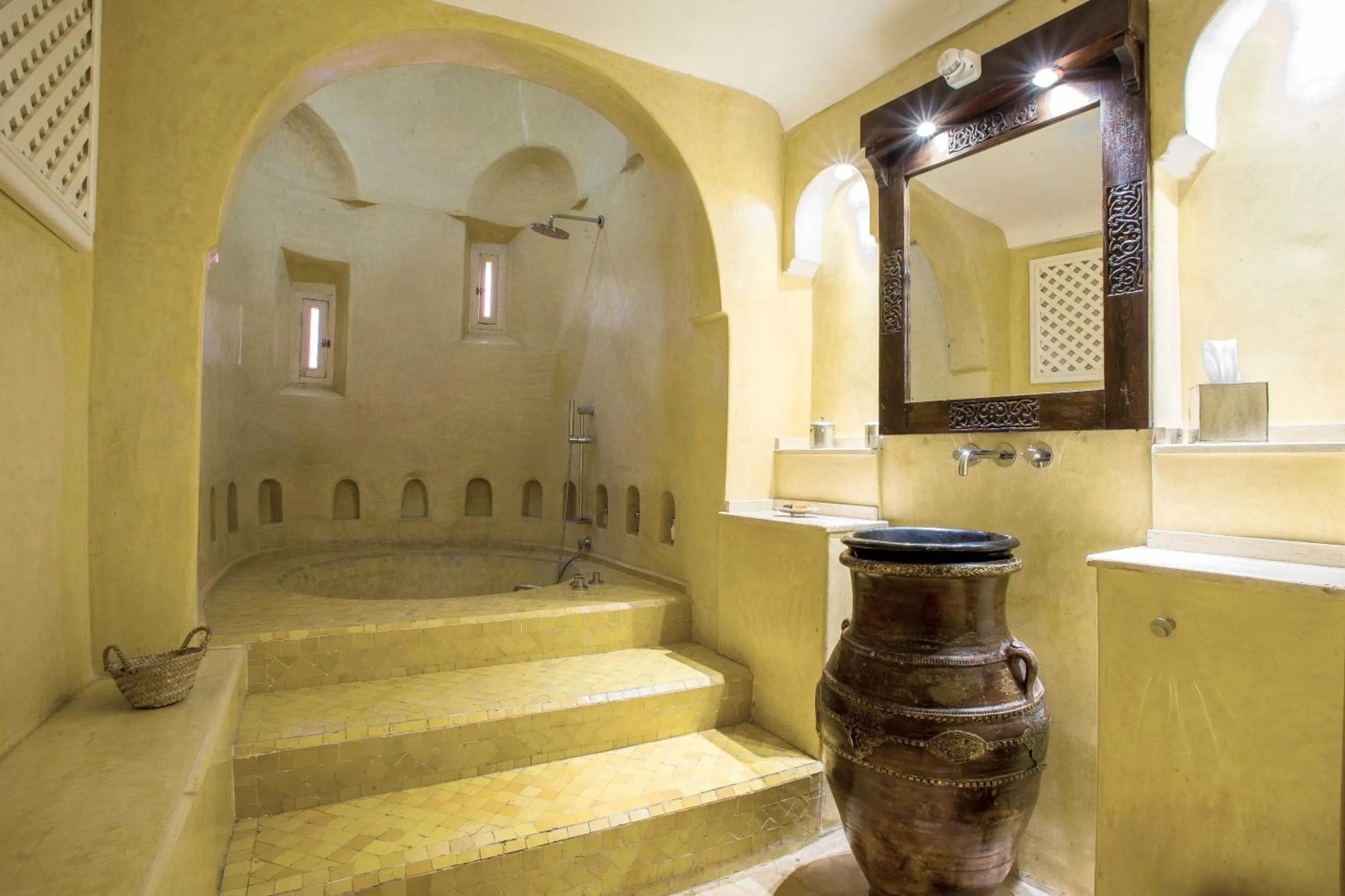 Bathroom in Riad Charaï