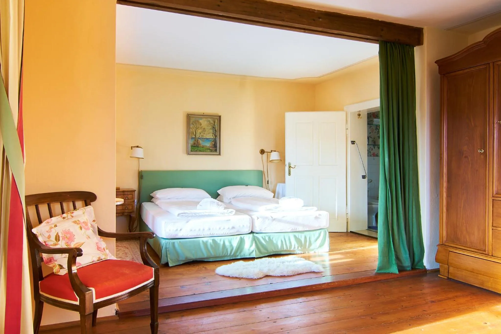 Bedroom, Bed in Hotel Landsitz Pichlschloss