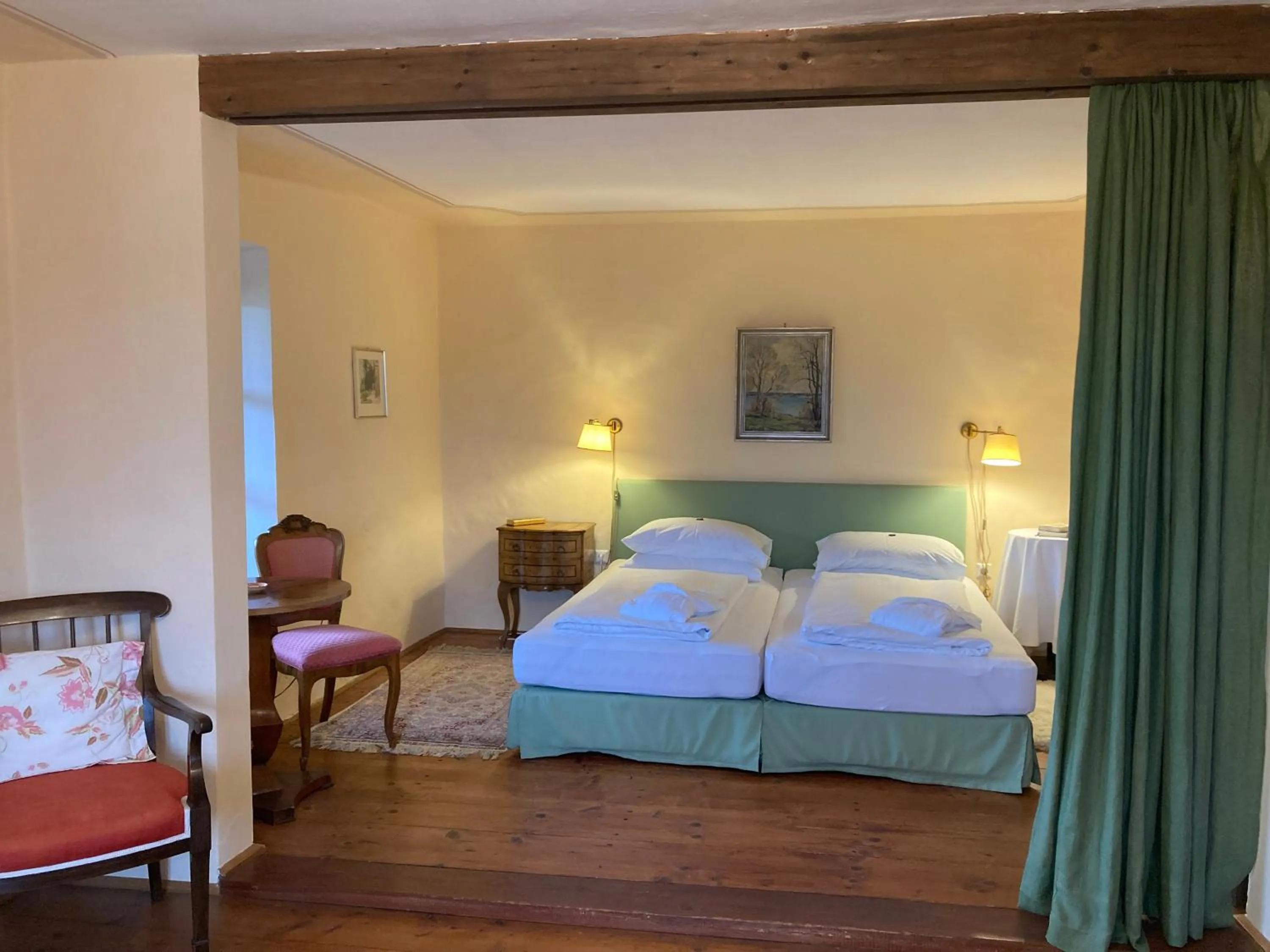 Bedroom, Bed in Hotel Landsitz Pichlschloss