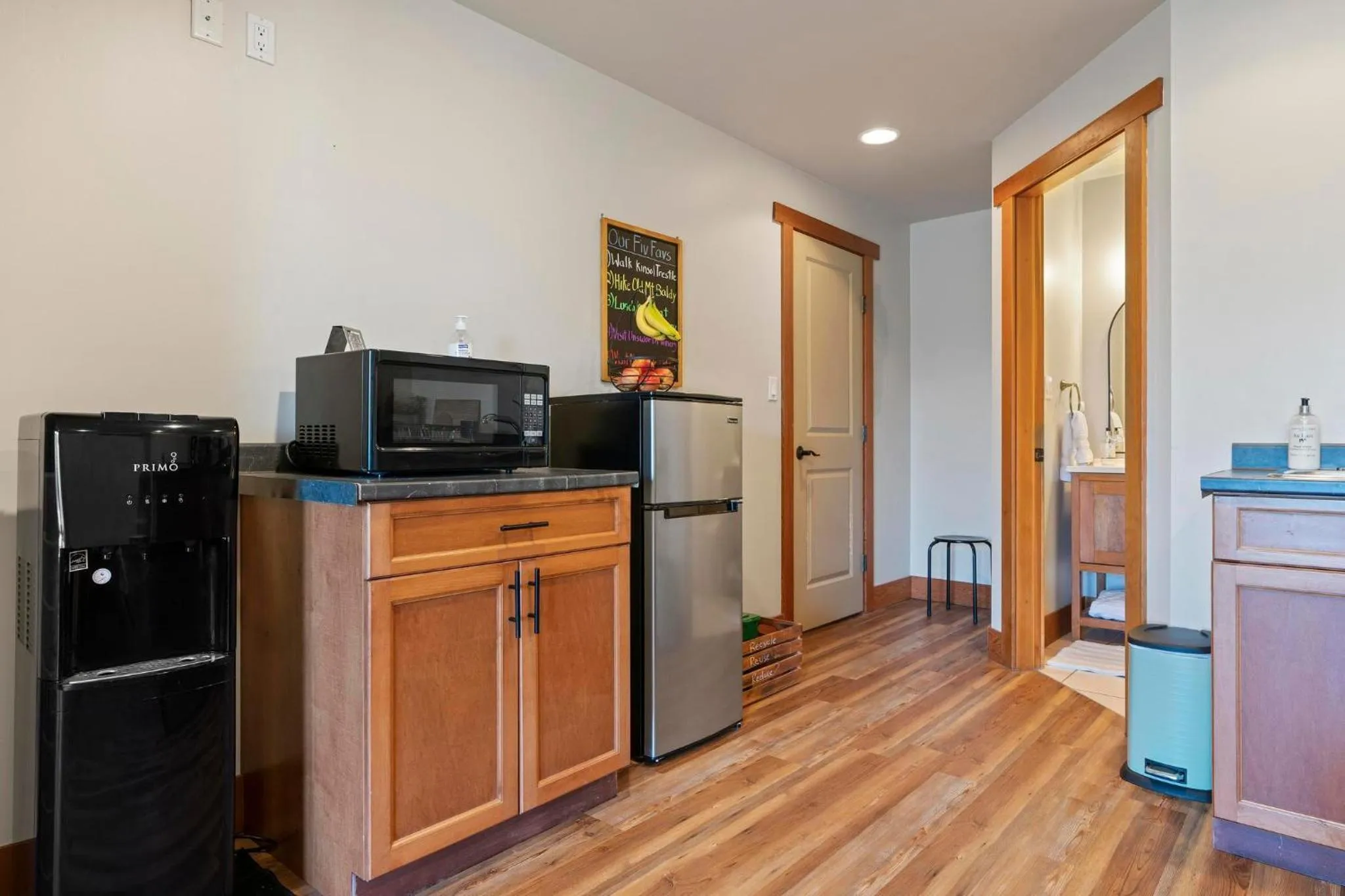 Kitchen or kitchenette in Shawnigan Hills Guest Suite