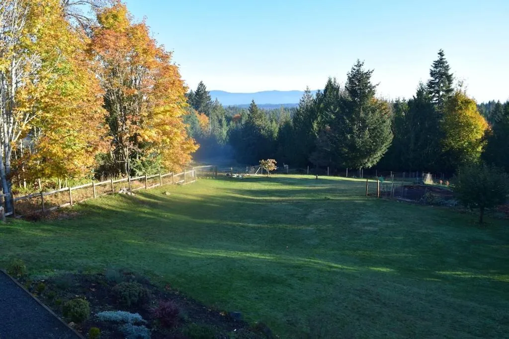 Garden in Shawnigan Hills Guest Suite