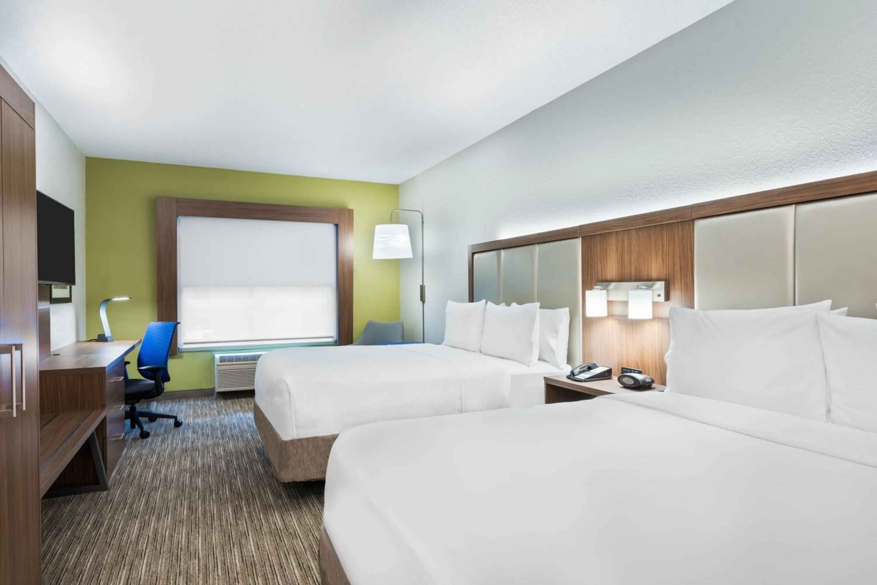 Photo of the whole room, Bed in Holiday Inn Express & Suites - Columbus Airport East by IHG