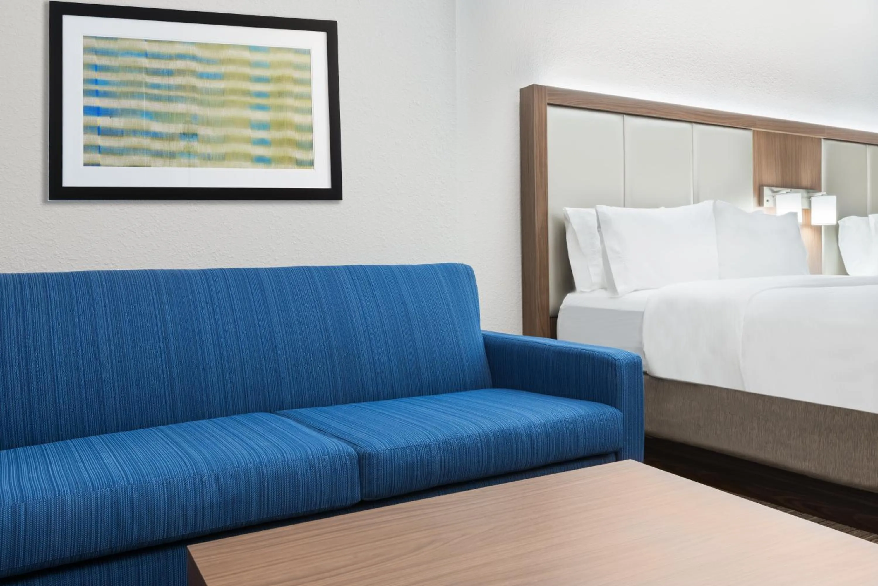 Bedroom, Bed in Holiday Inn Express & Suites - Columbus Airport East by IHG