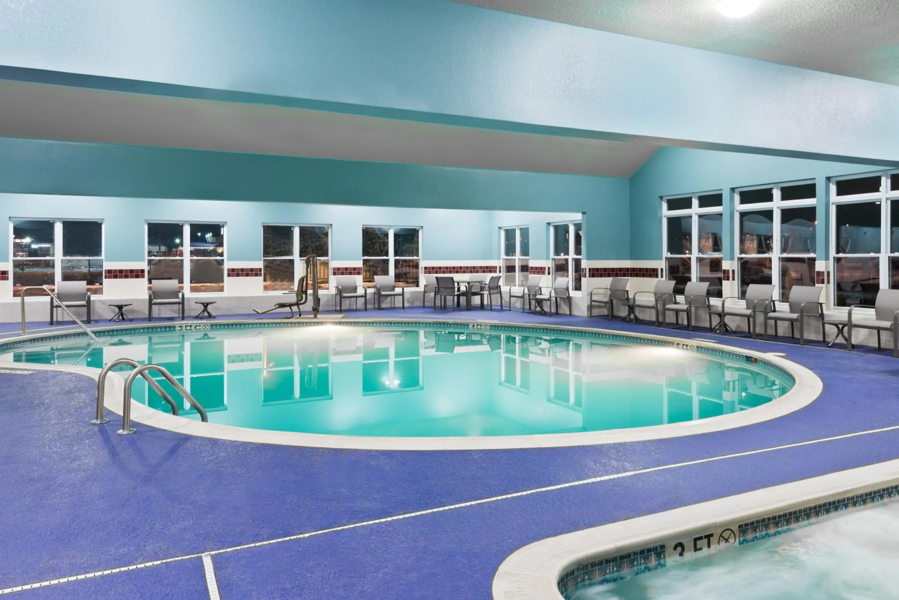 Swimming pool in Holiday Inn Express & Suites - Columbus Airport East by IHG