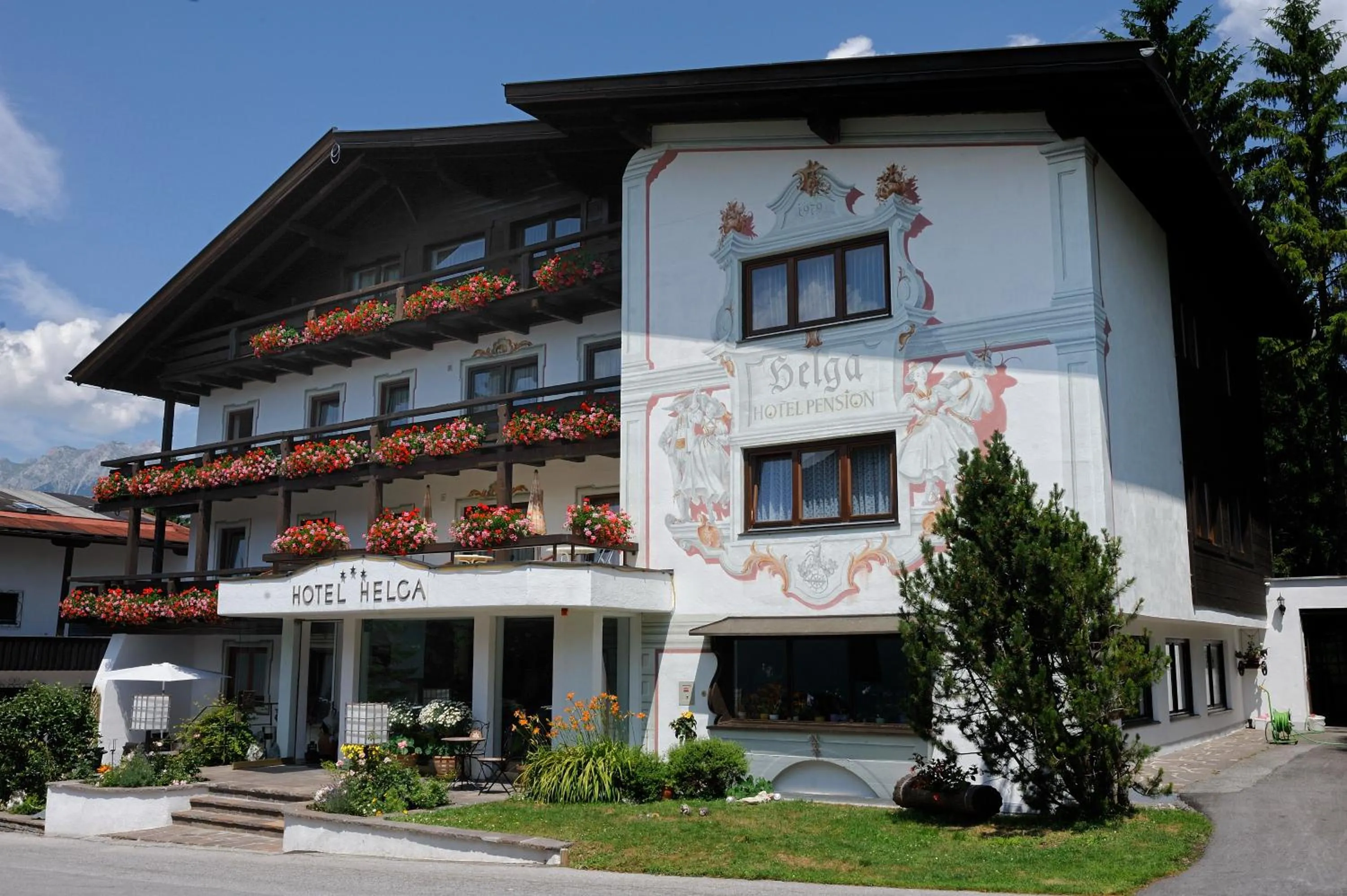 Facade/entrance in Hotel Helga