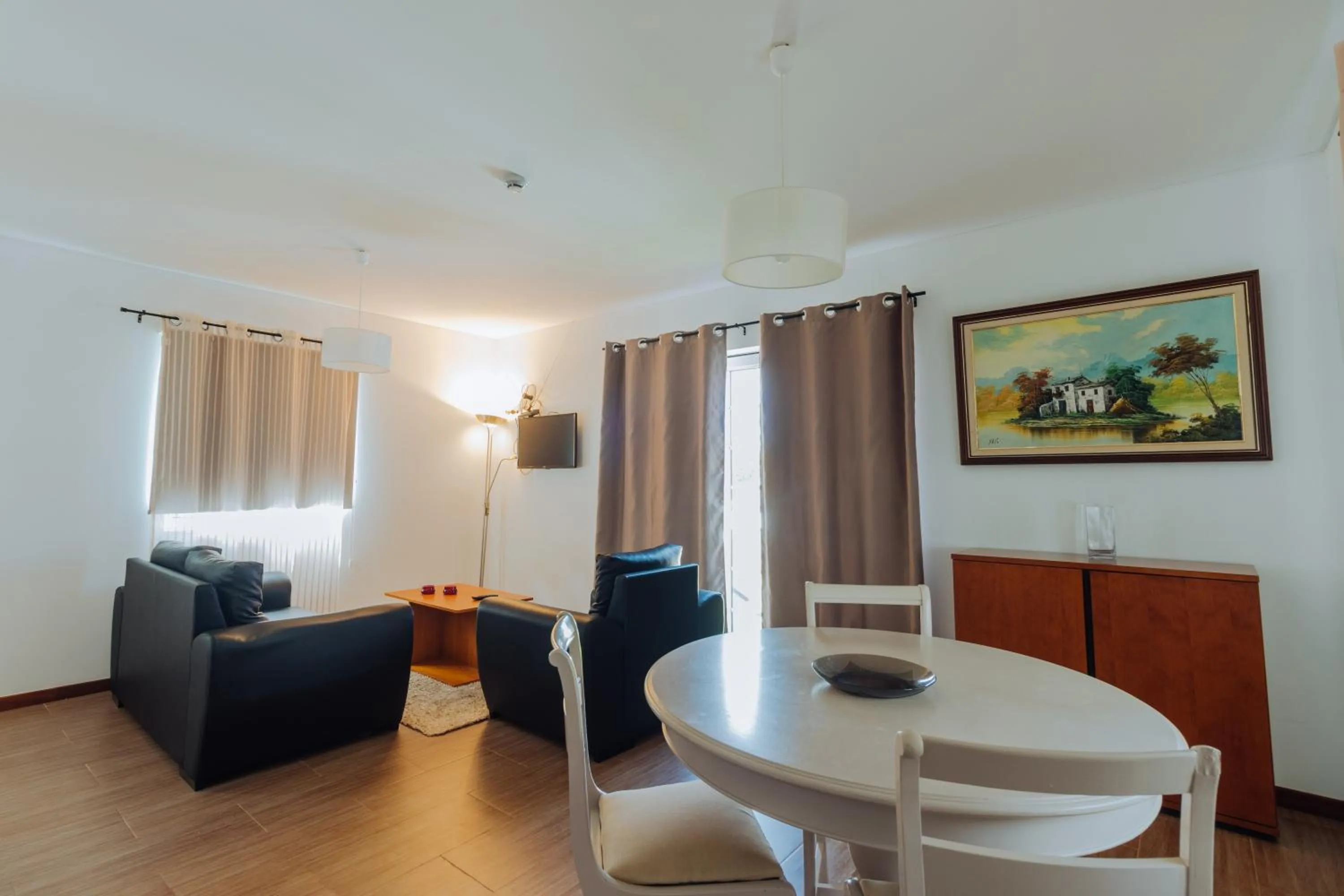 Communal lounge/ TV room in Solar Do Conde Garden Hotel